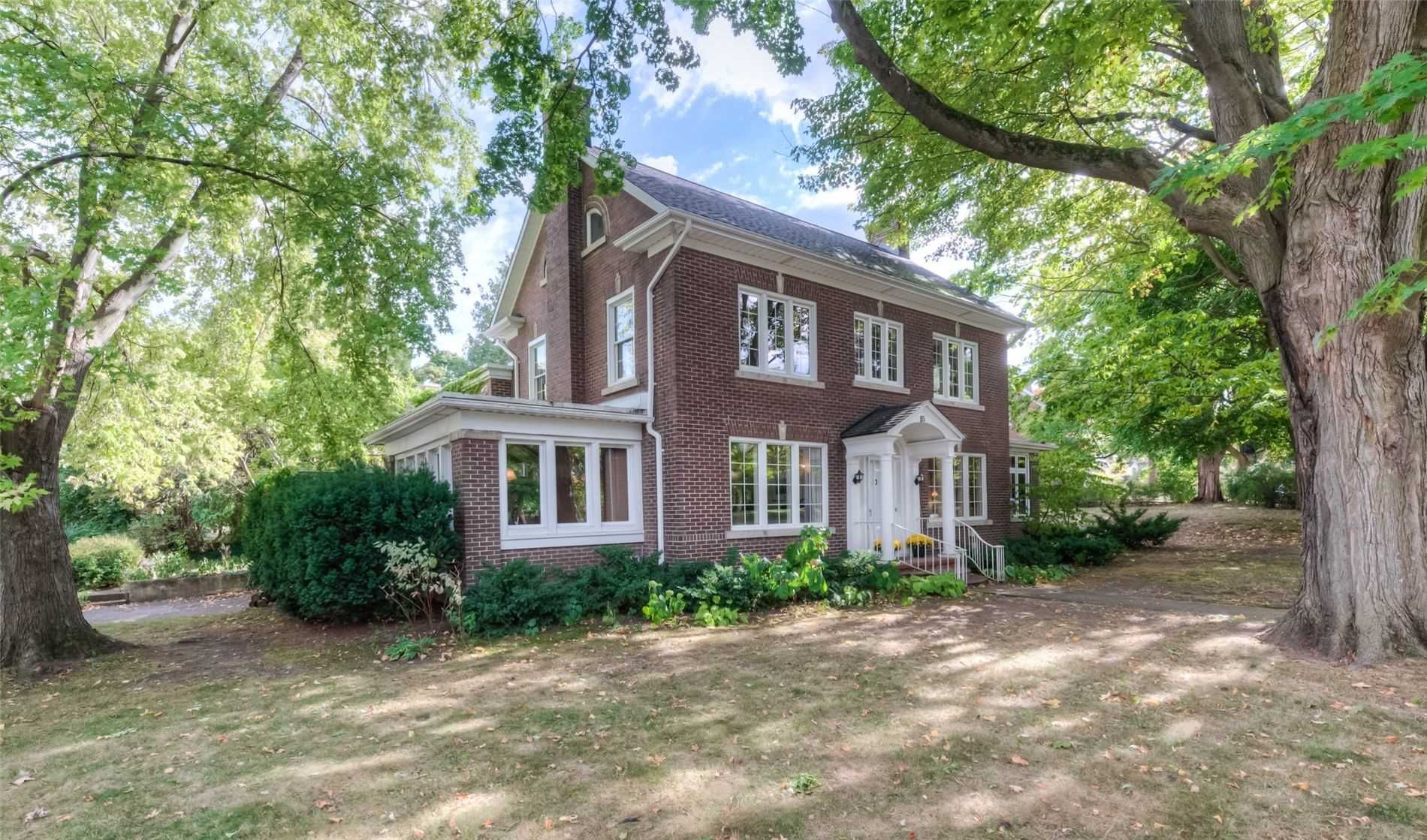 115 Allen Street W