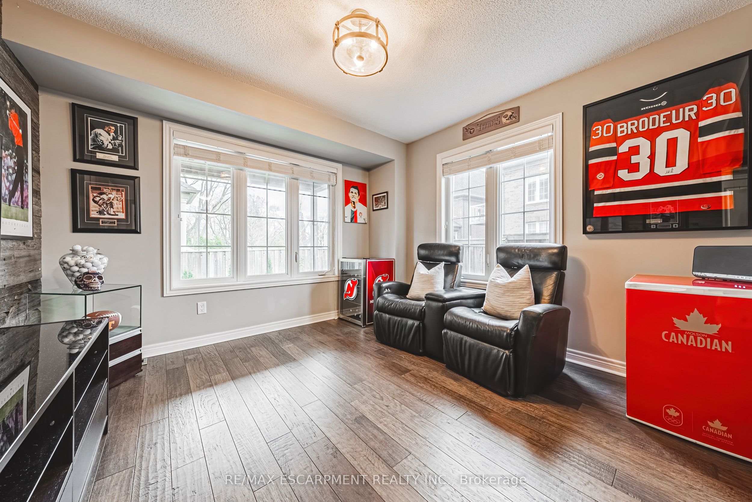 2220 Queensway Drive 4