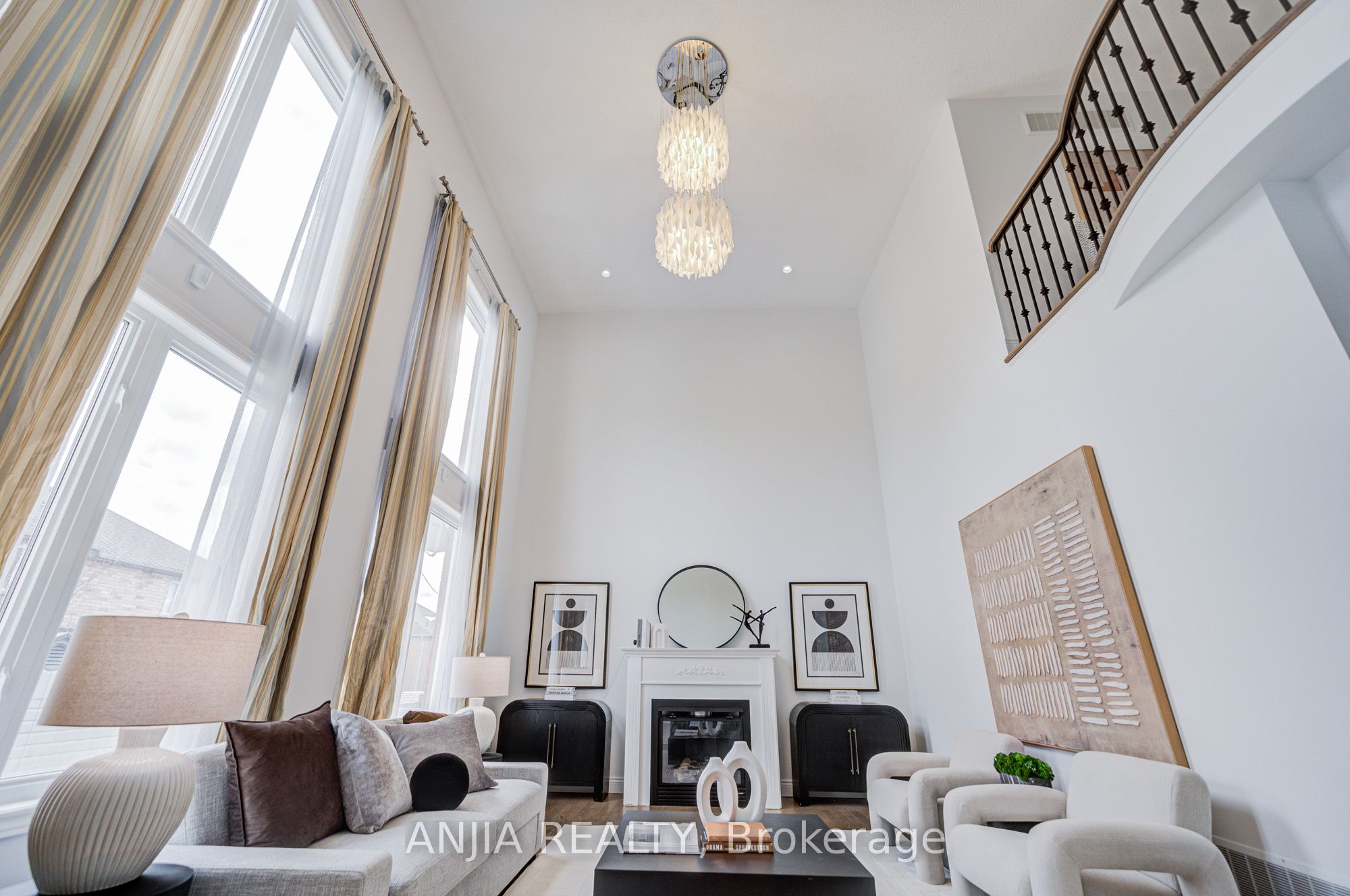 10 Golden Meadow Drive