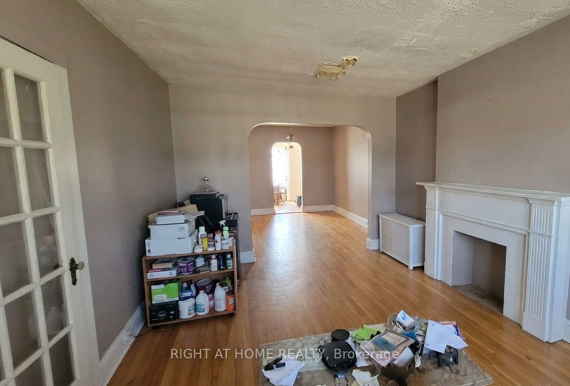 37 Deforest Road E