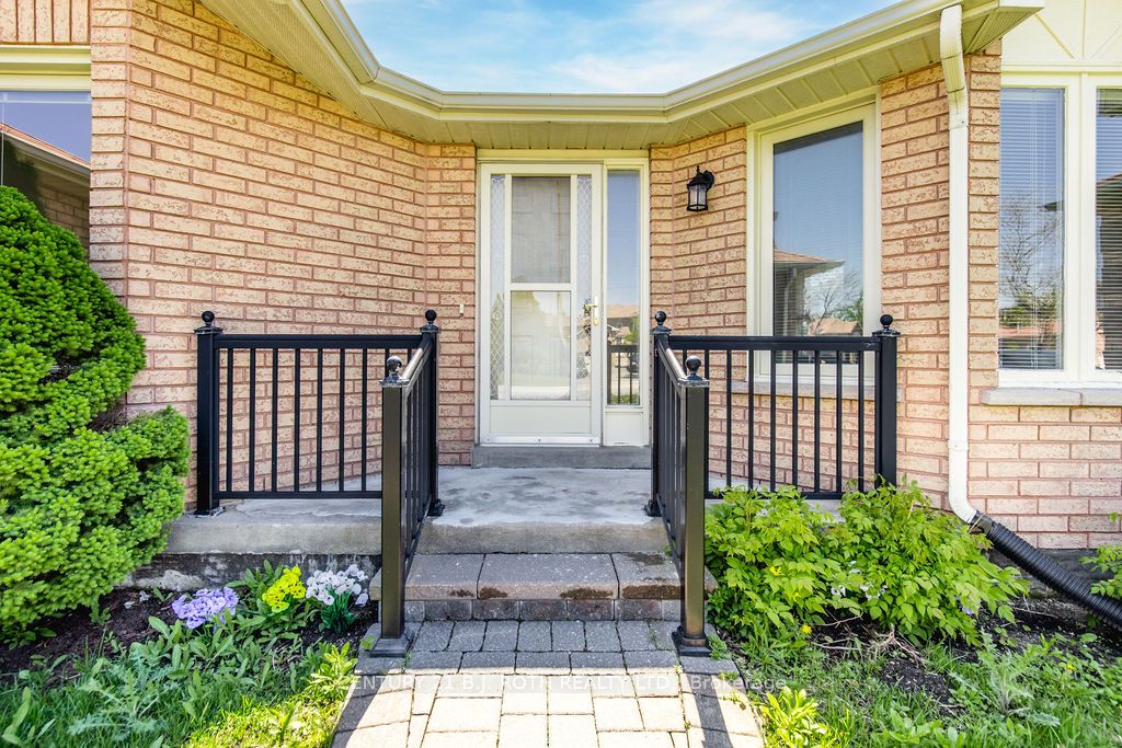 153 Livingstone Street W