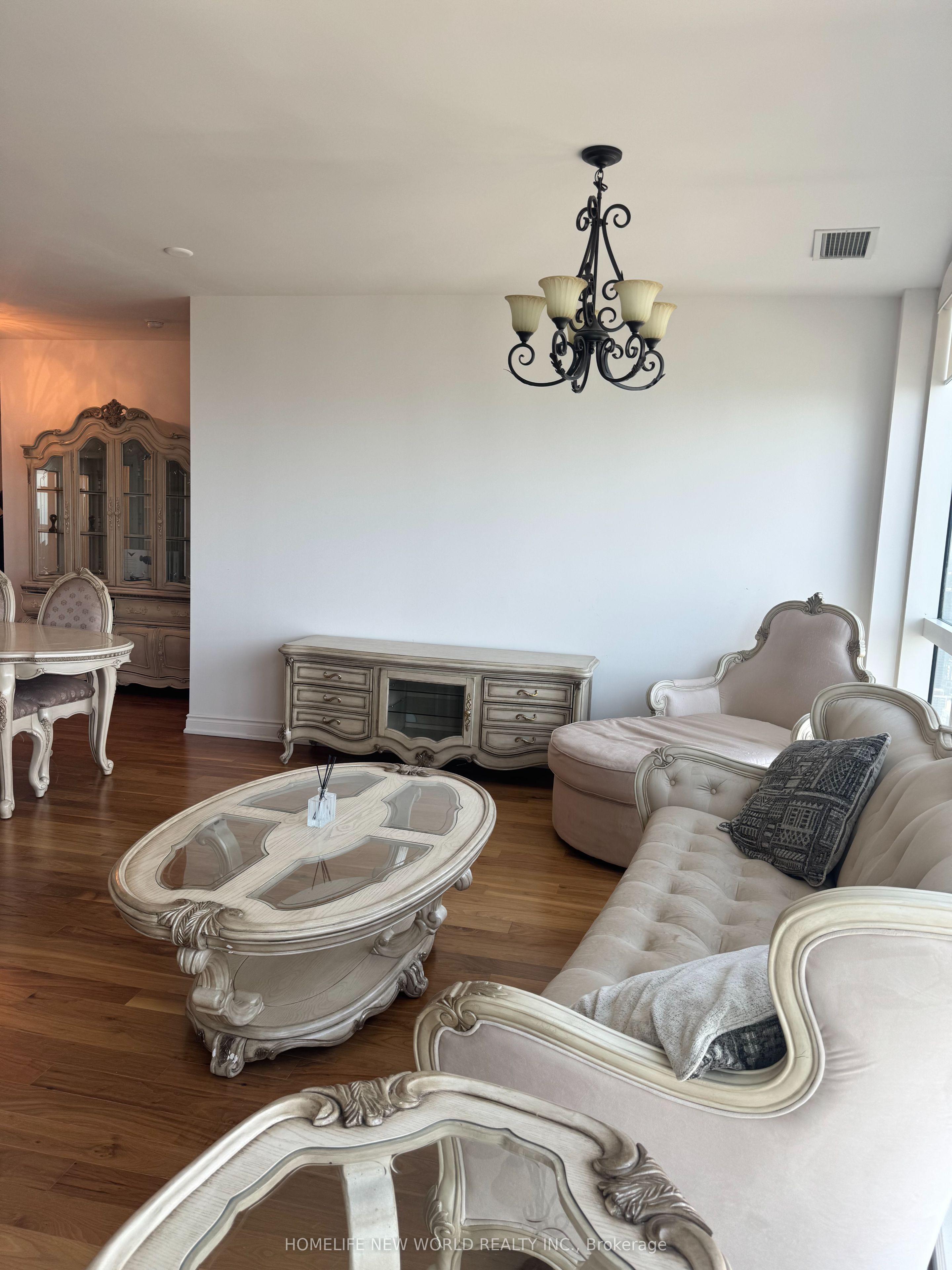 388 Yonge Street 7505