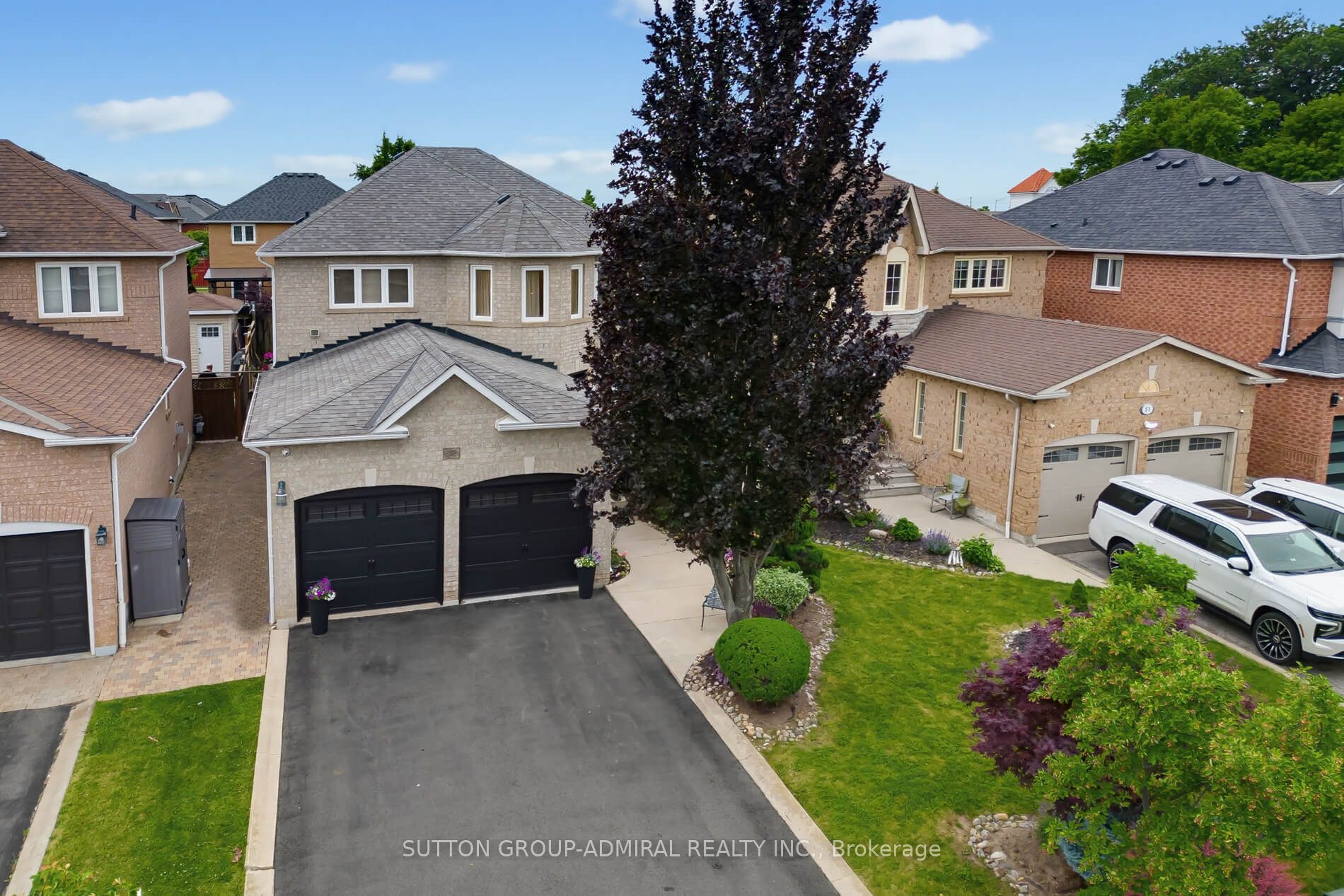 27 Pine Hollow Crescent