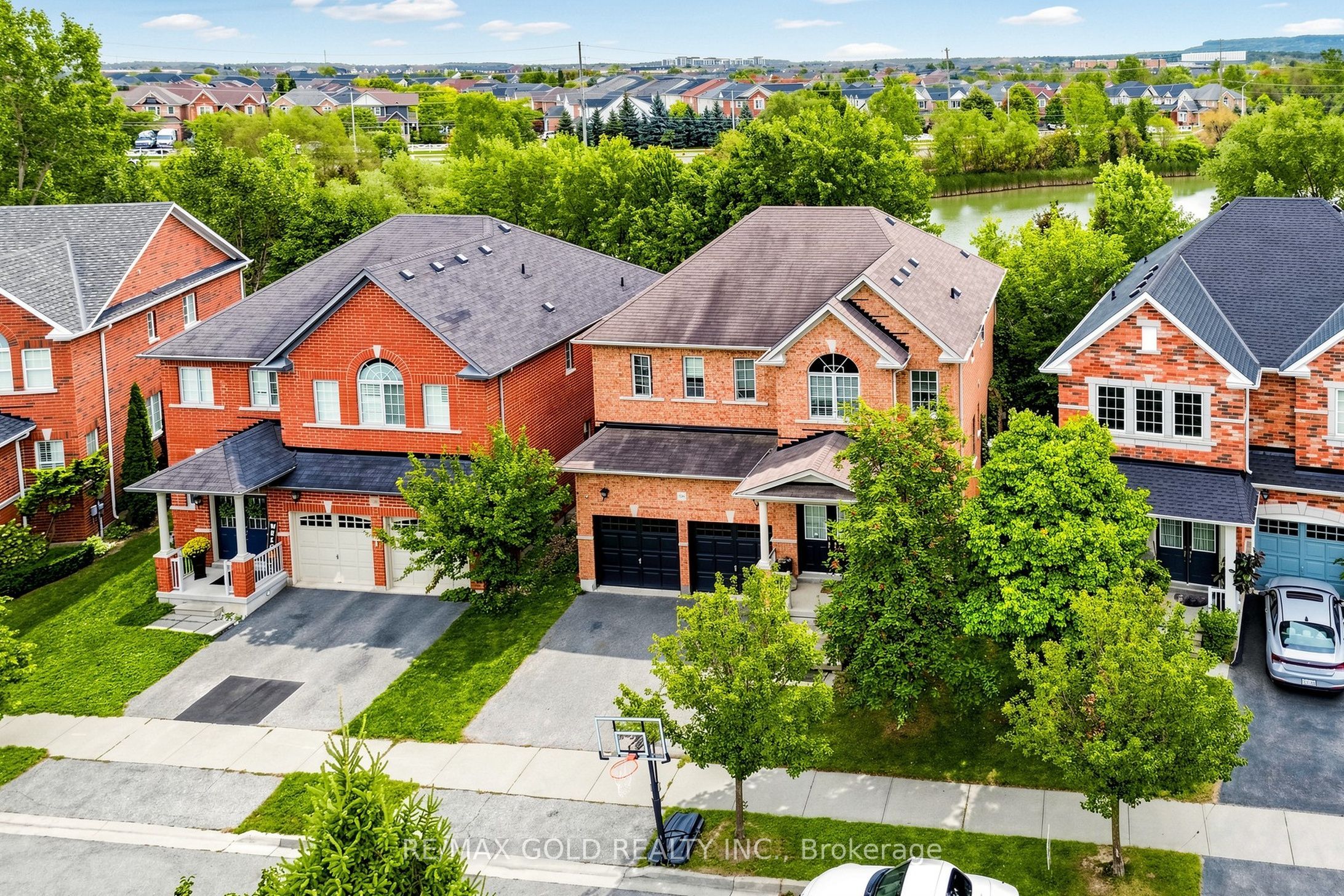 284 Holmes Crescent