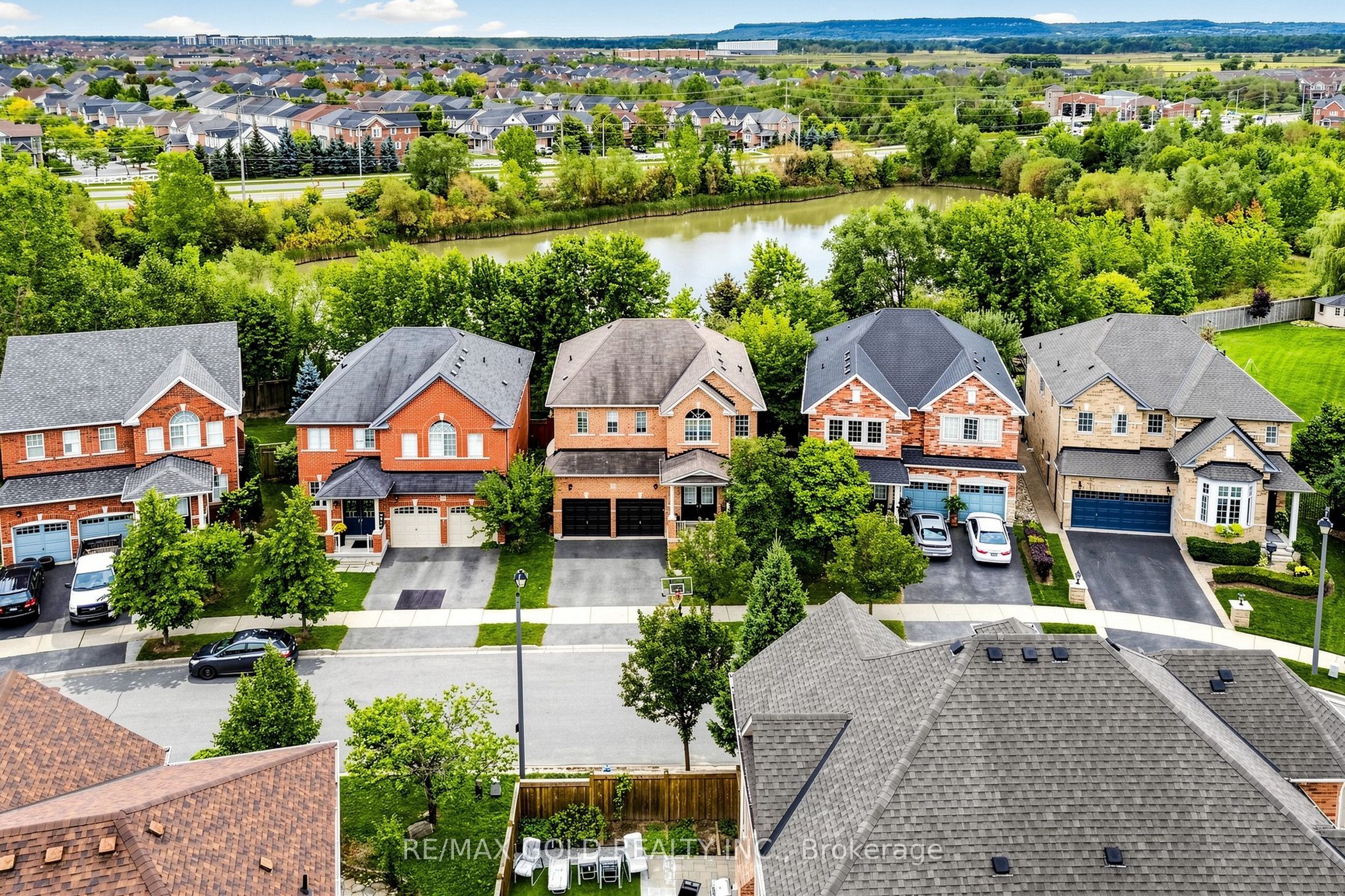 284 Holmes Crescent