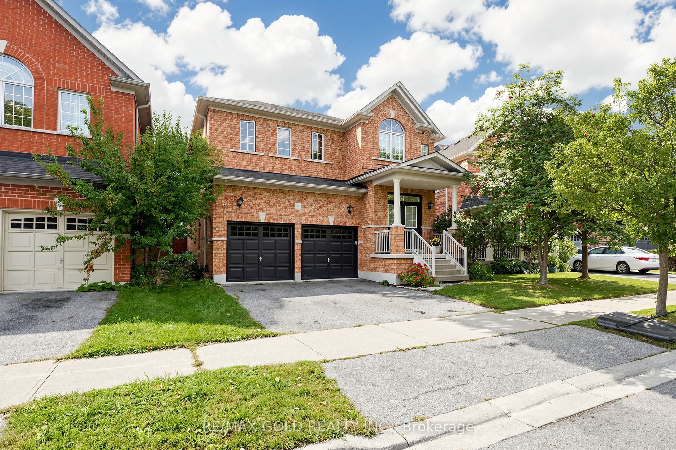 284 Holmes Crescent
