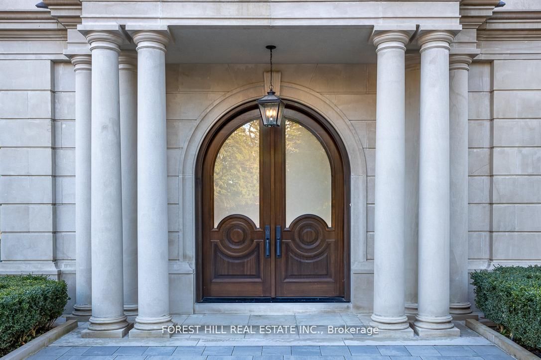 15 Tudor Gate