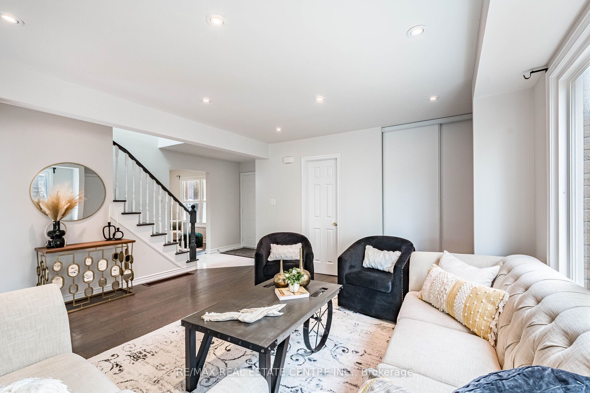 1124 Shagbark Crescent