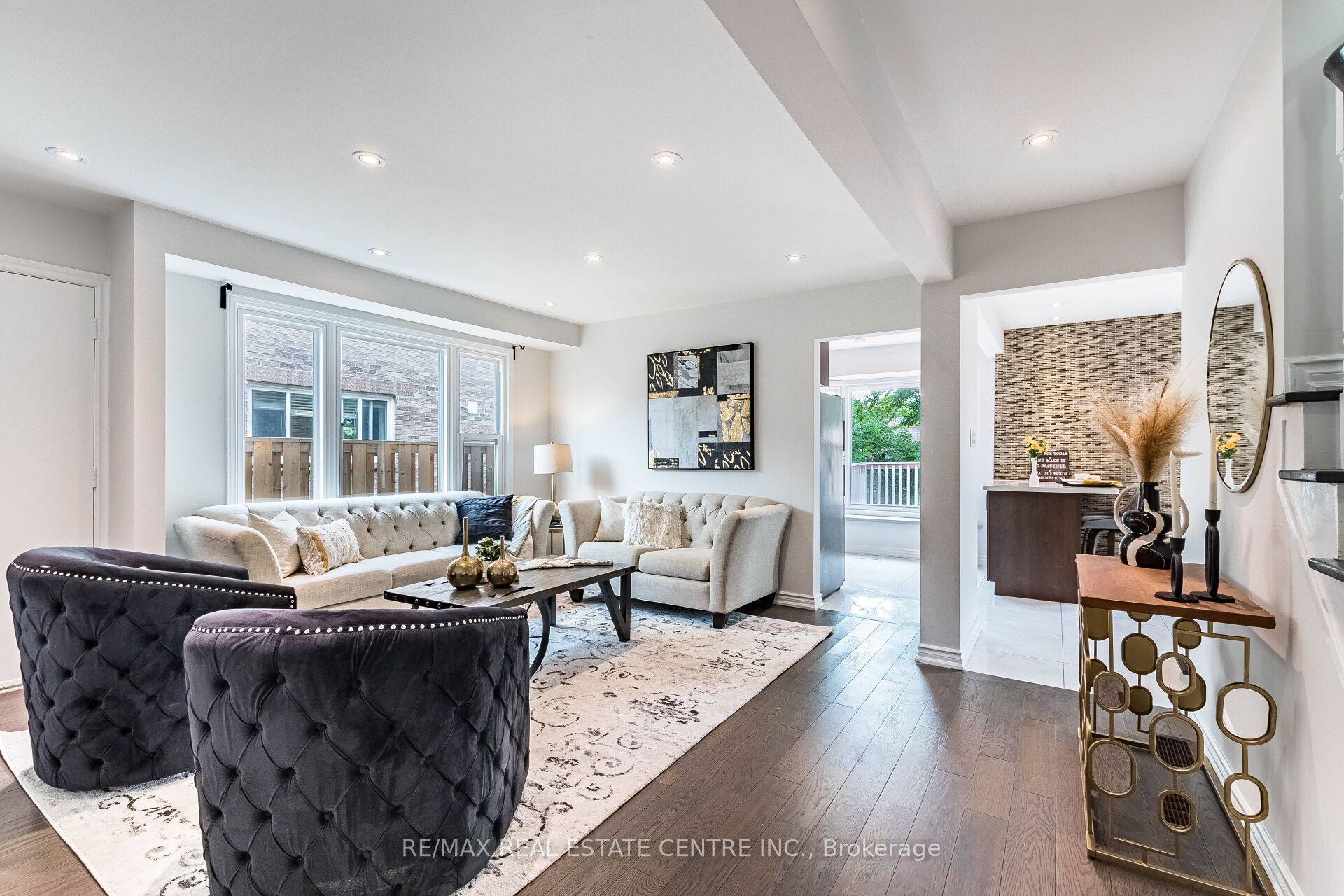 1124 Shagbark Crescent