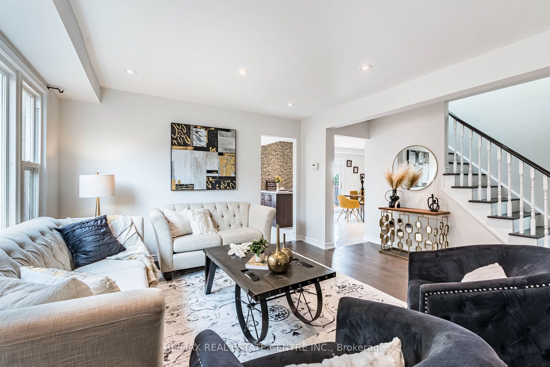1124 Shagbark Crescent