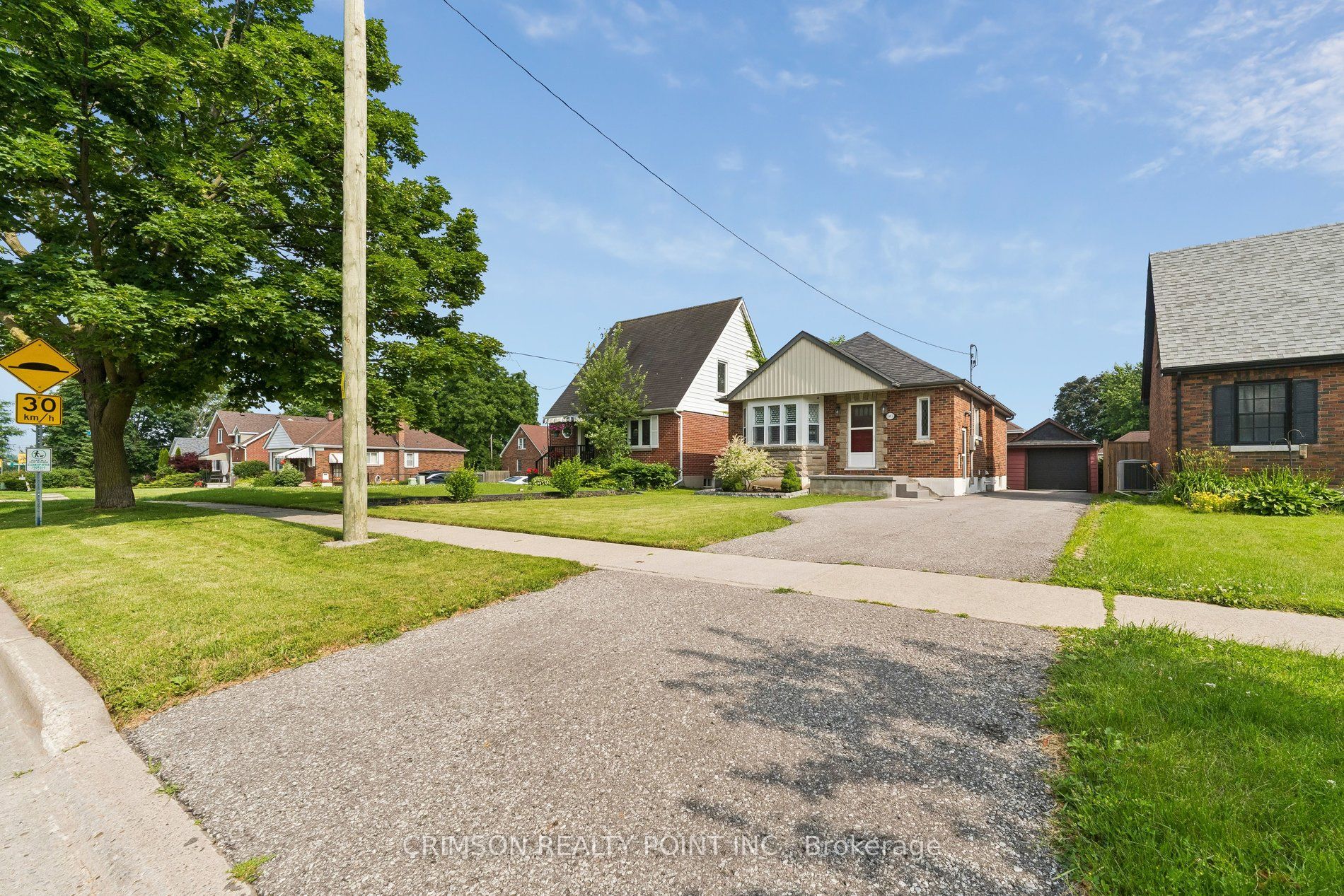 503 Athol Street E