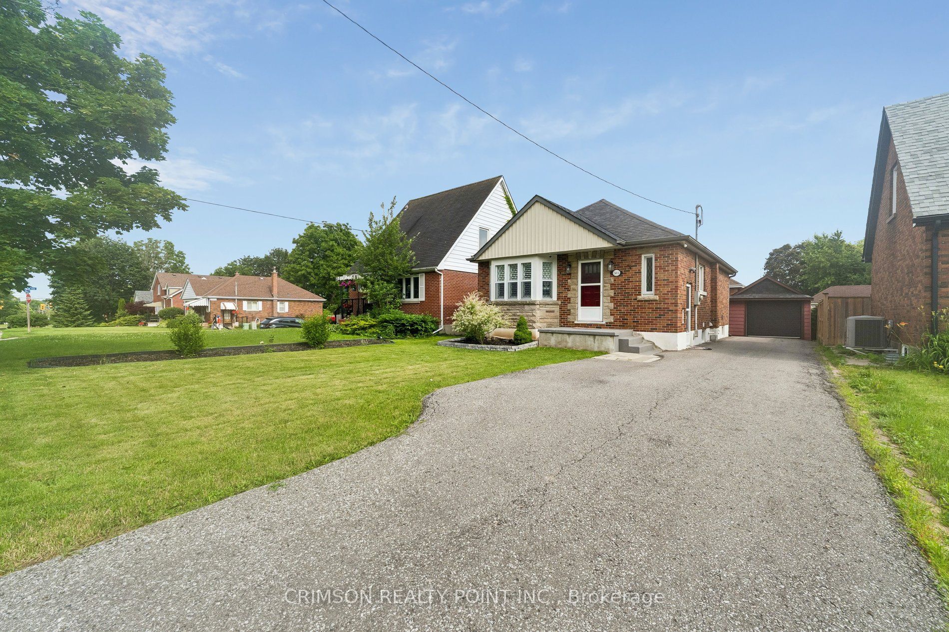 503 Athol Street E