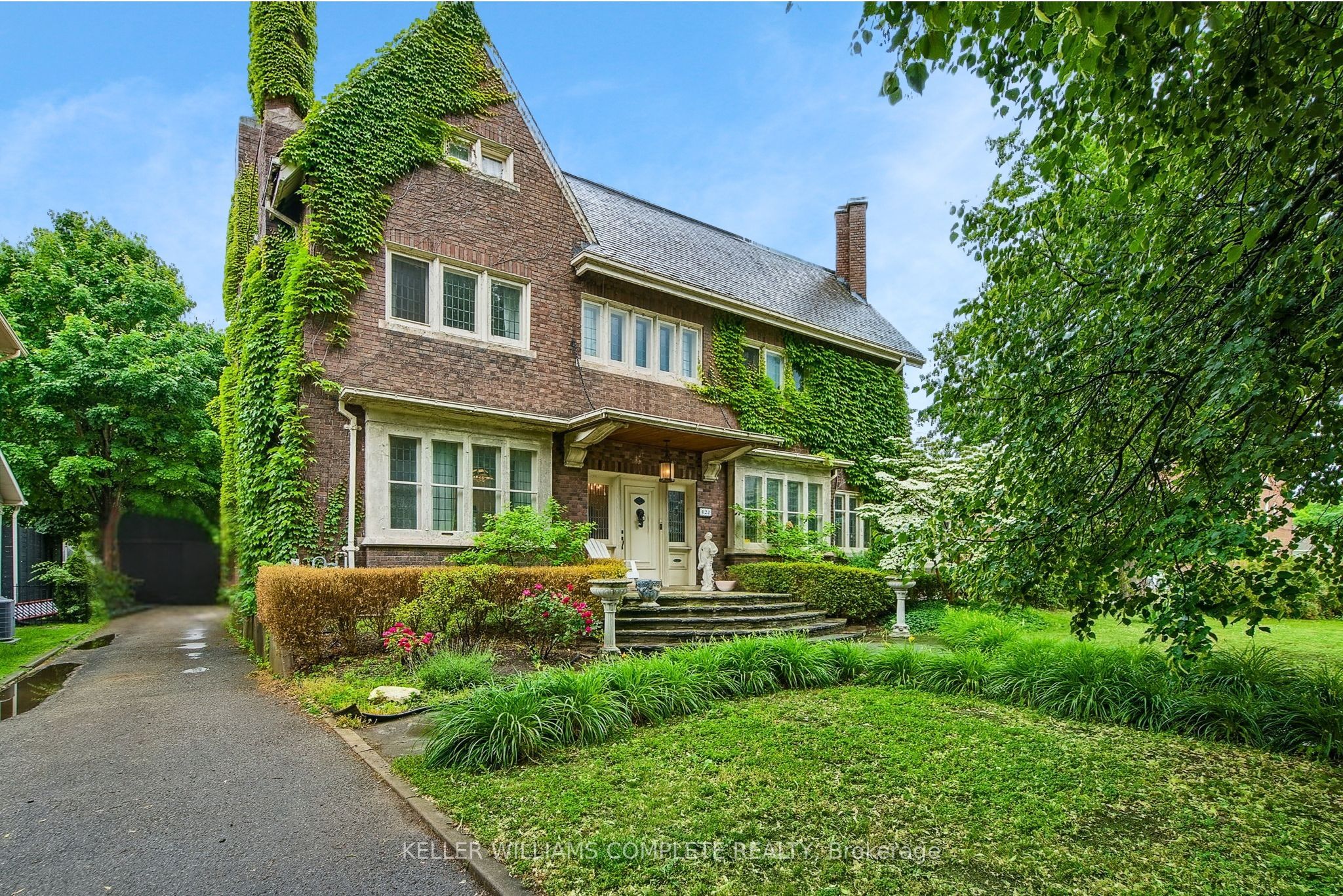 122 Dufferin Avenue