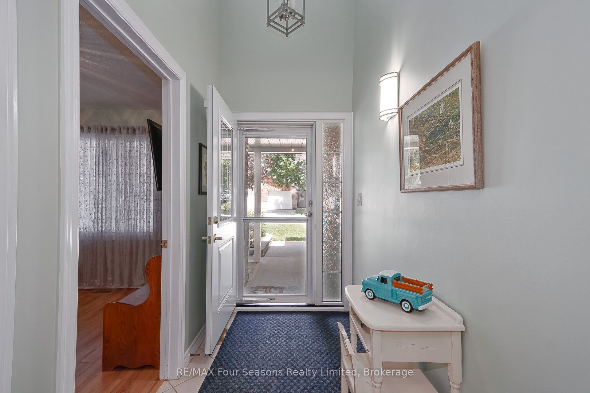 275 Huron Street 27