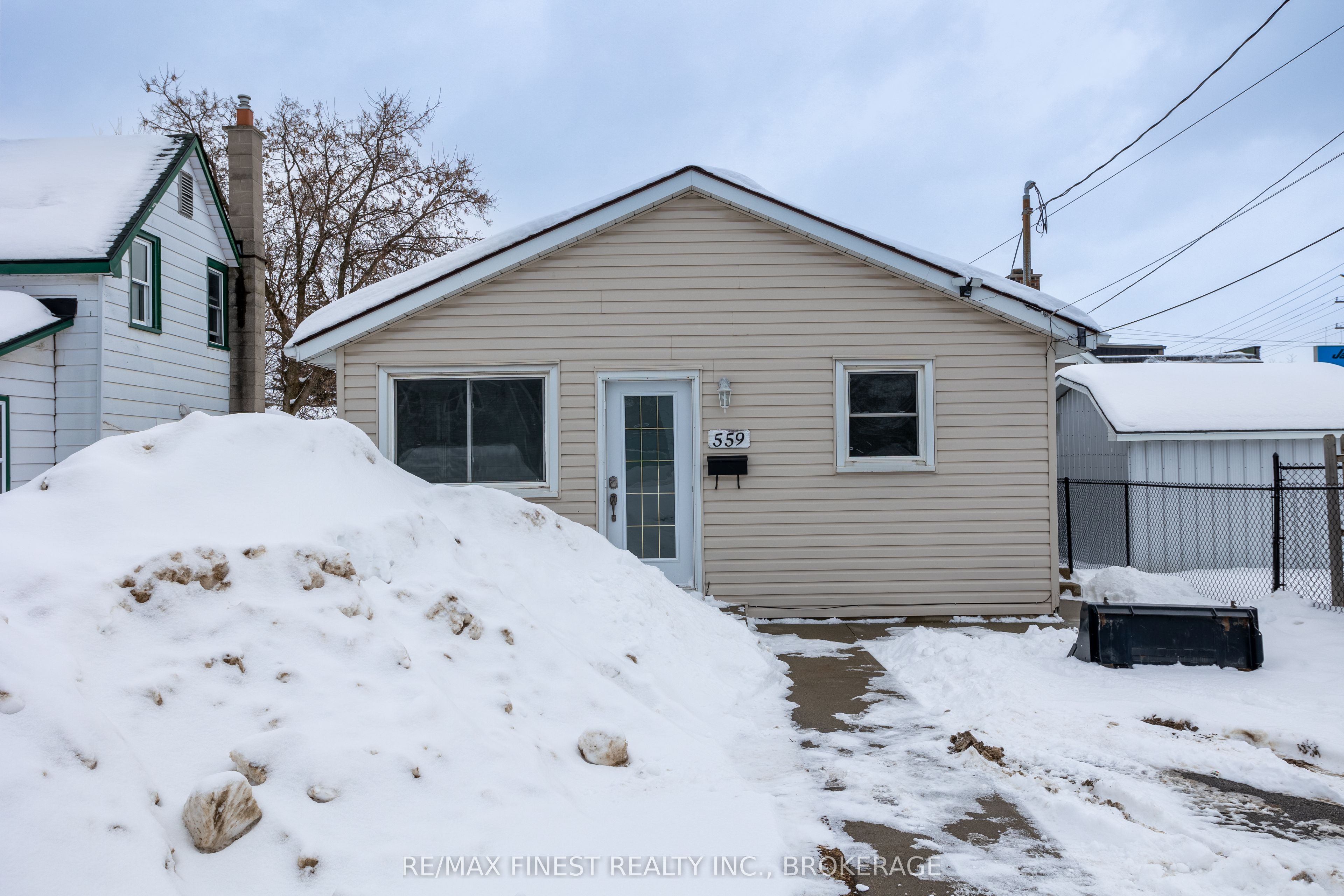 559 MacDonnell Street