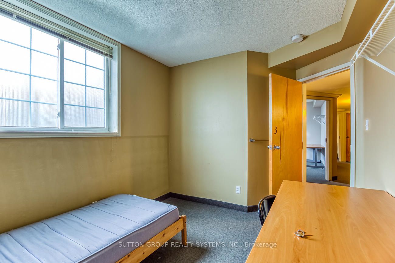 360 Erb Street W