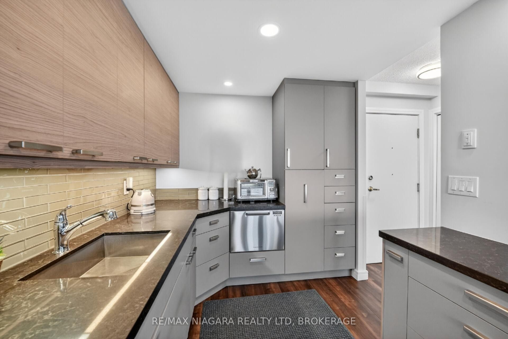 81 Scott Street 711