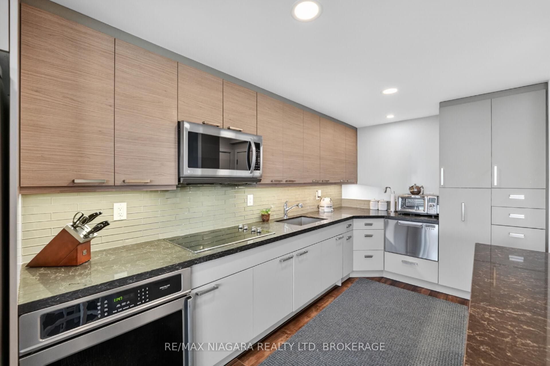 81 Scott Street 711