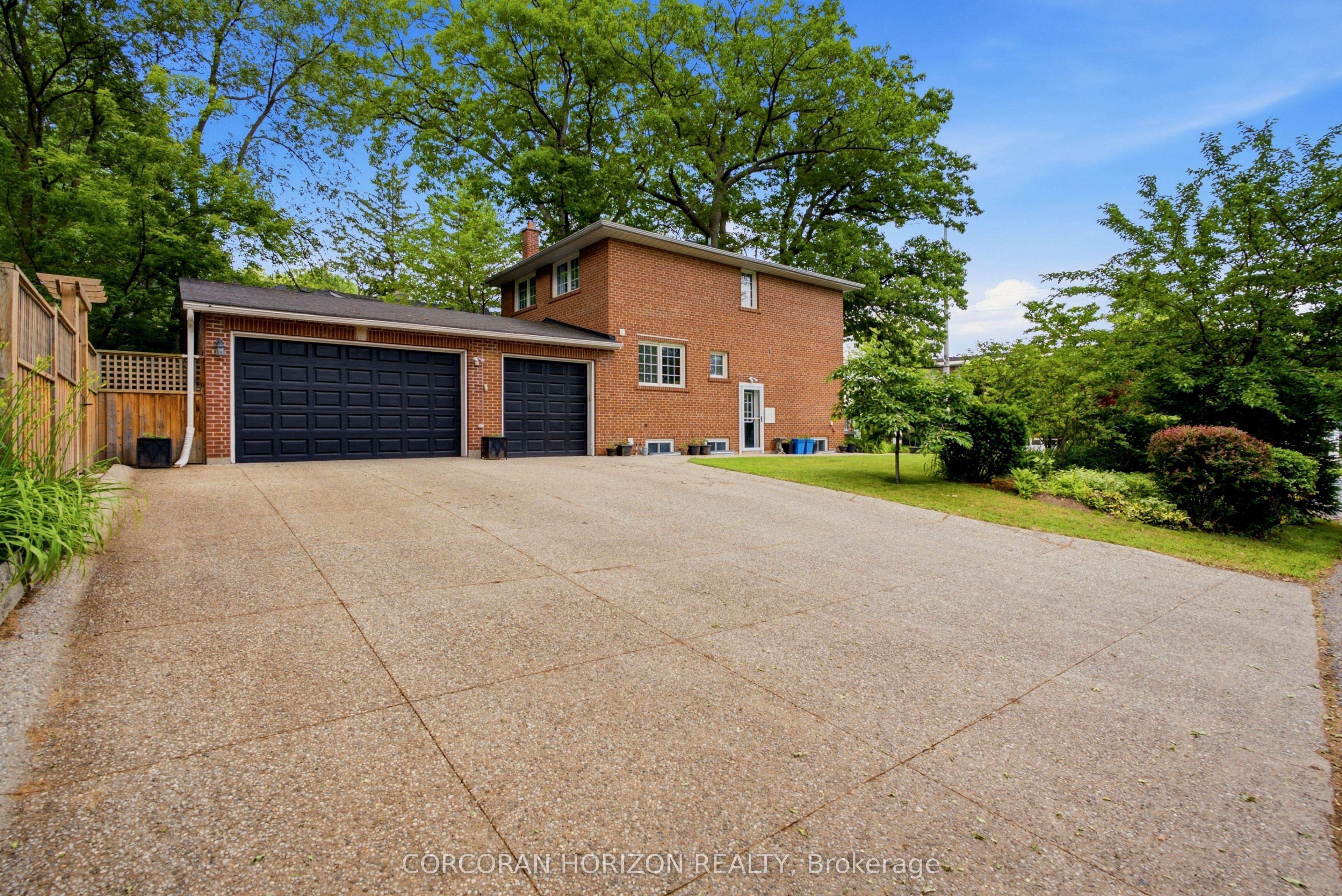 77 Mineola Road E