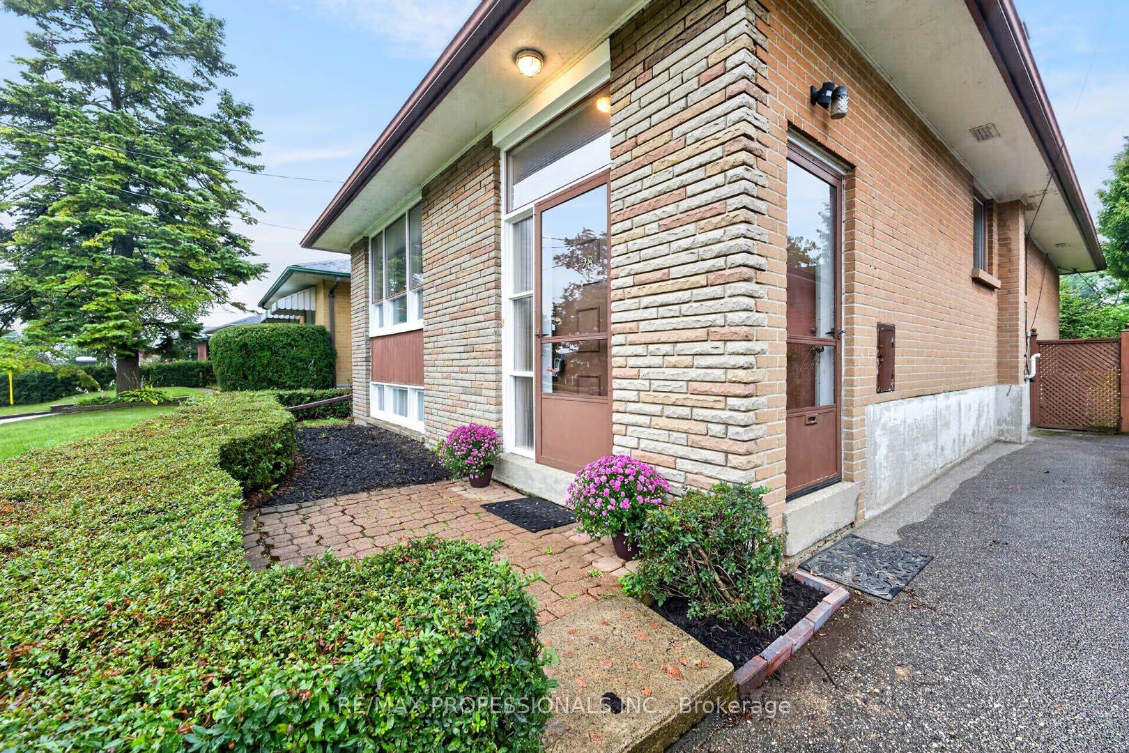 28 Baskerville Crescent