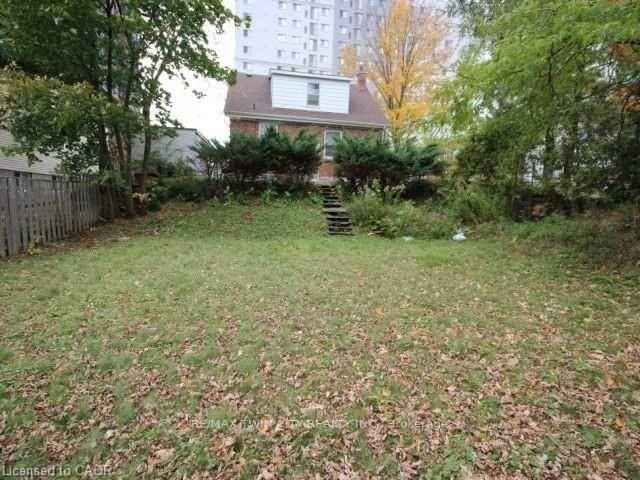 342 King St N Street N