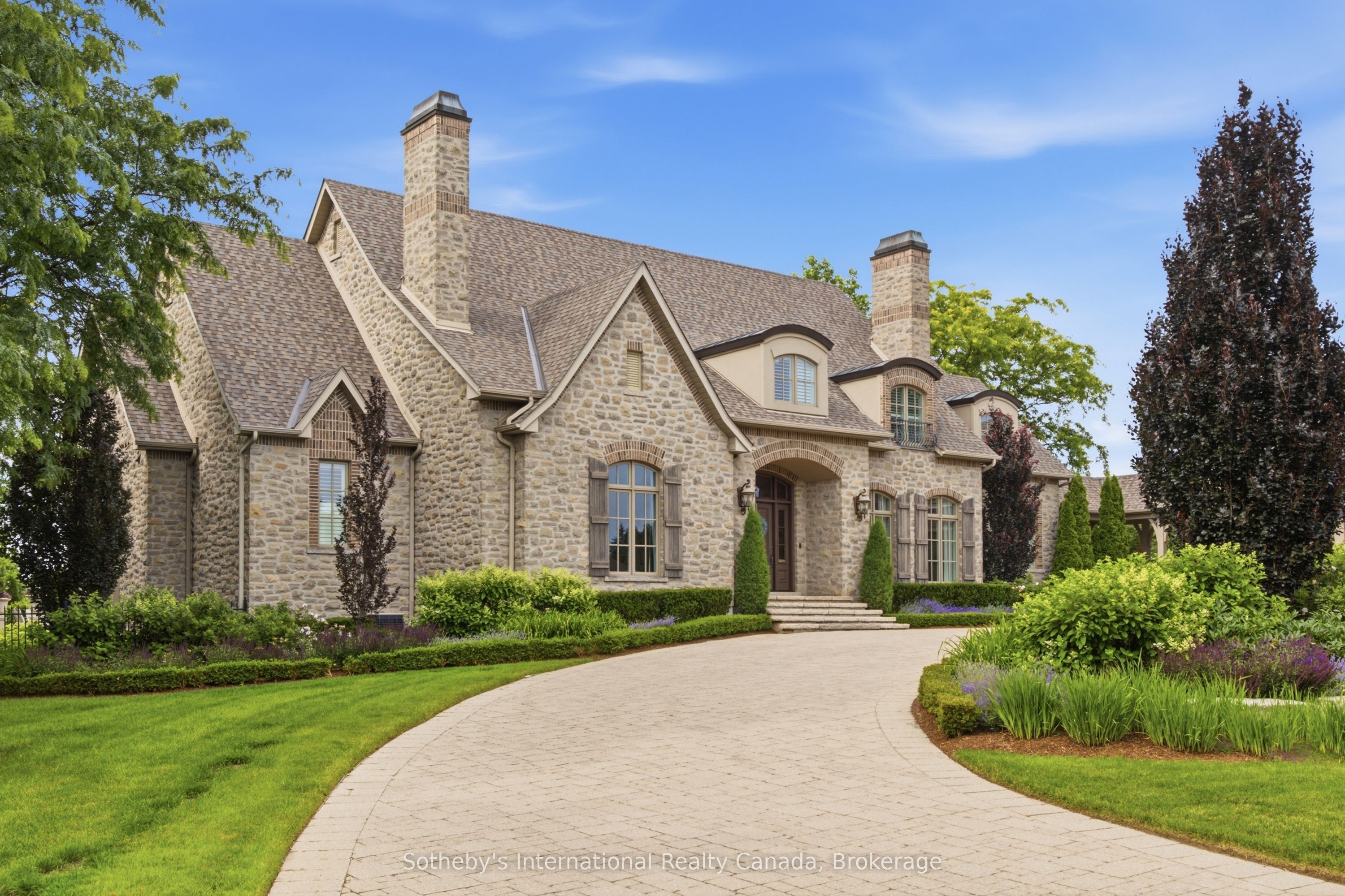 28 Deer Ridge Crescent