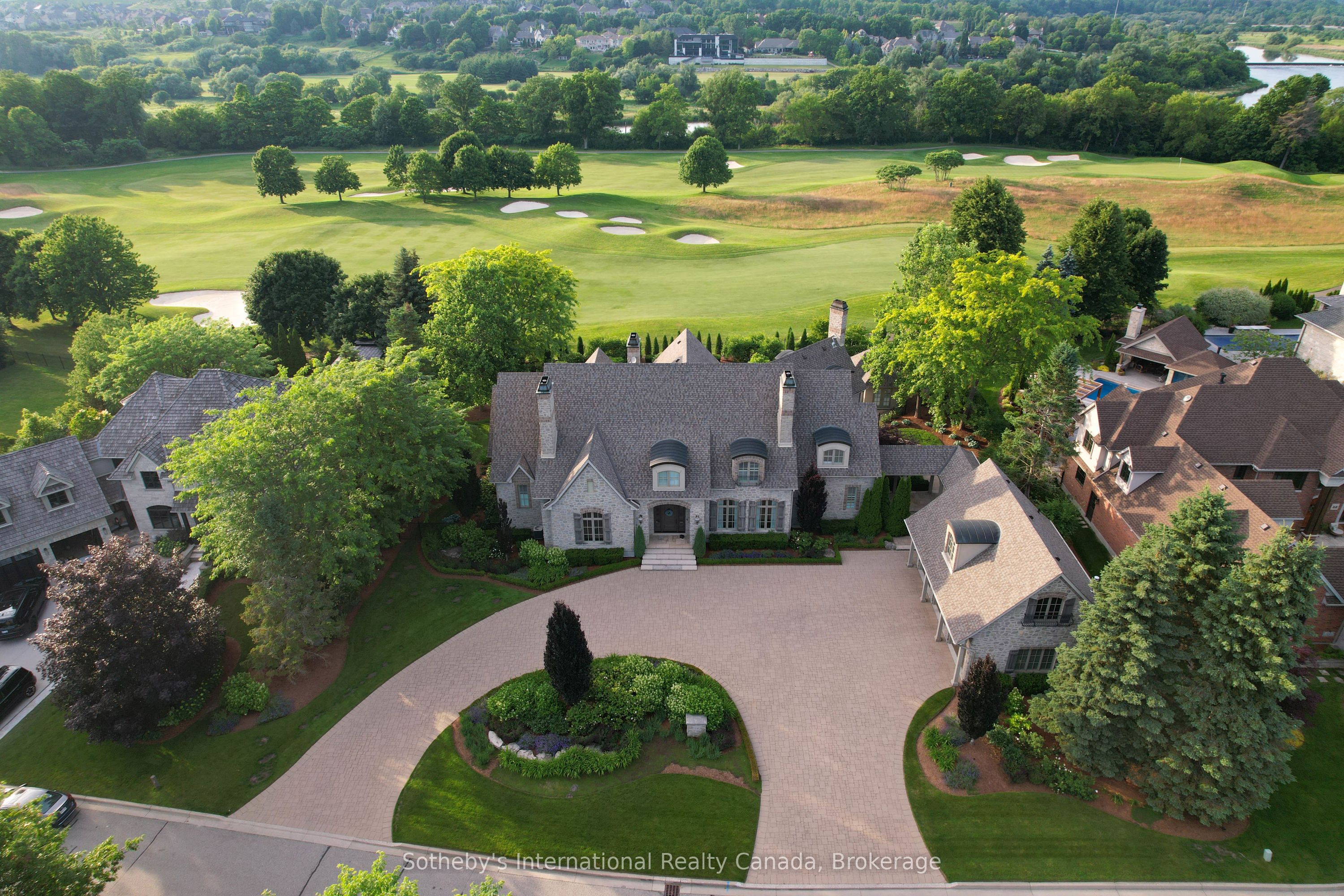 28 Deer Ridge Crescent