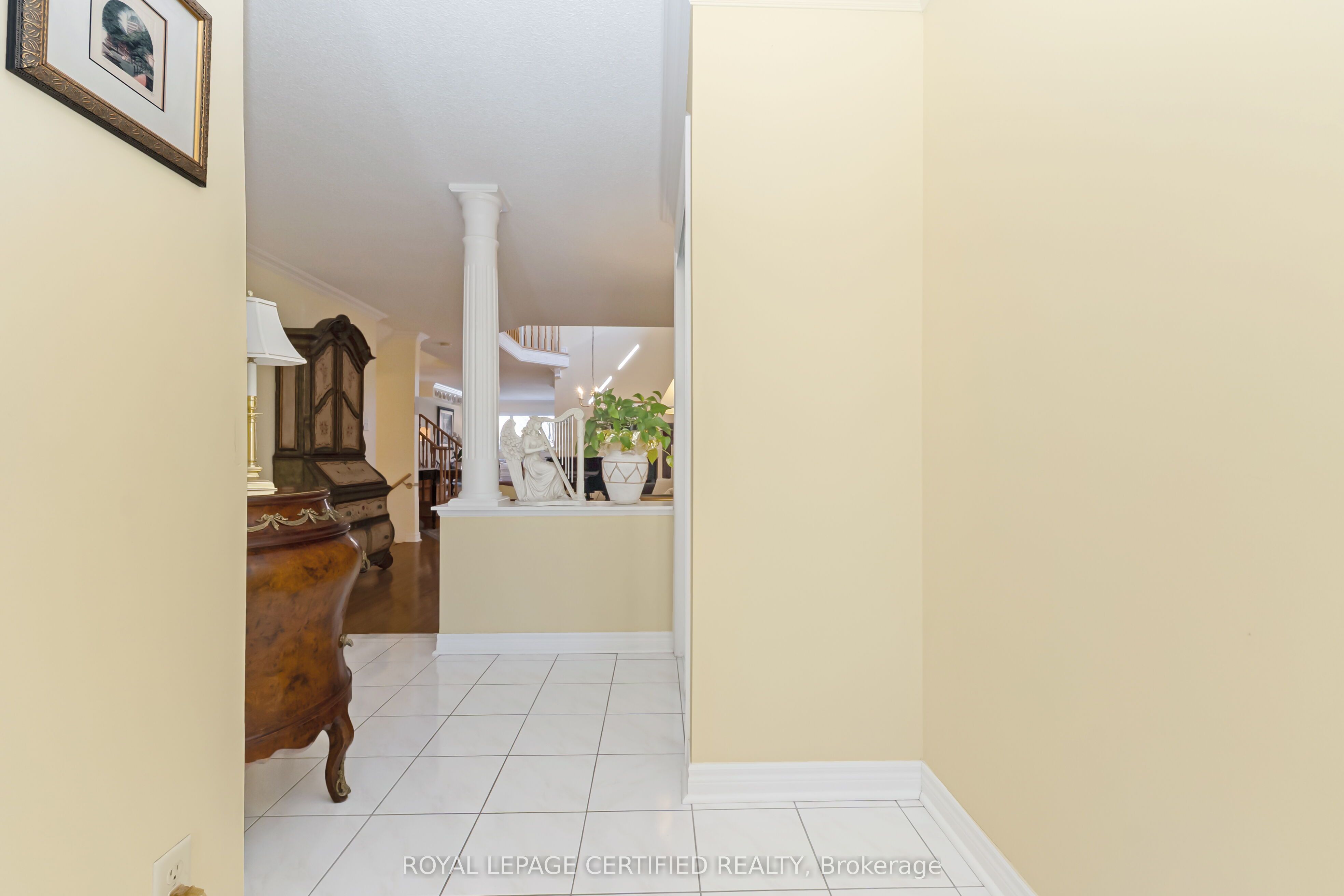 5333 Hollypoint Avenue