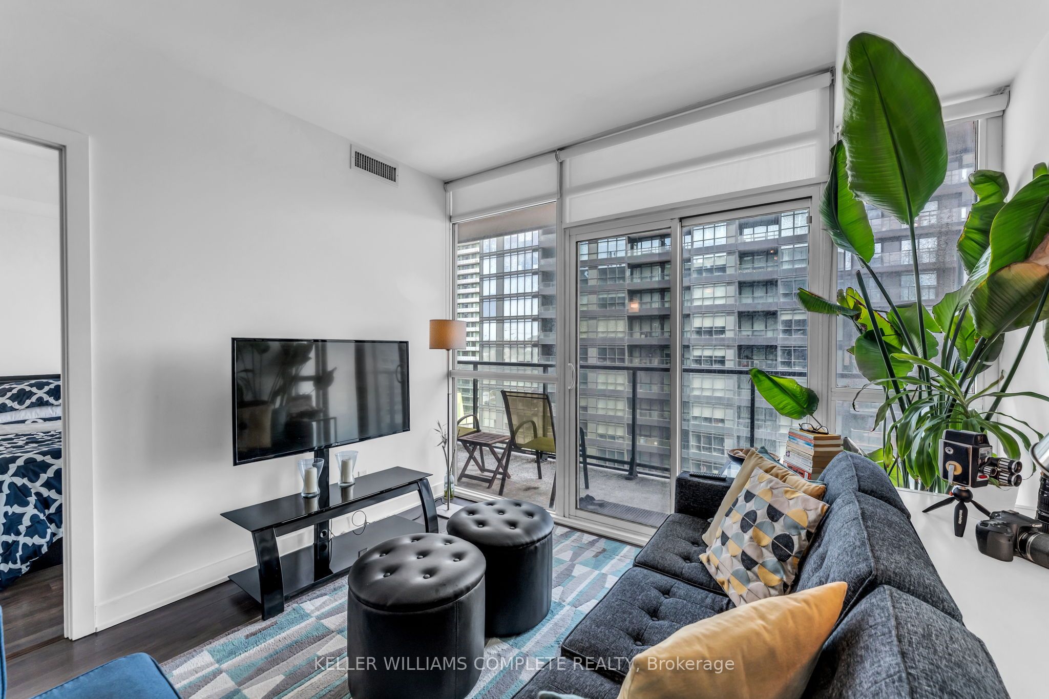 169 Fort York Boulevard 1008