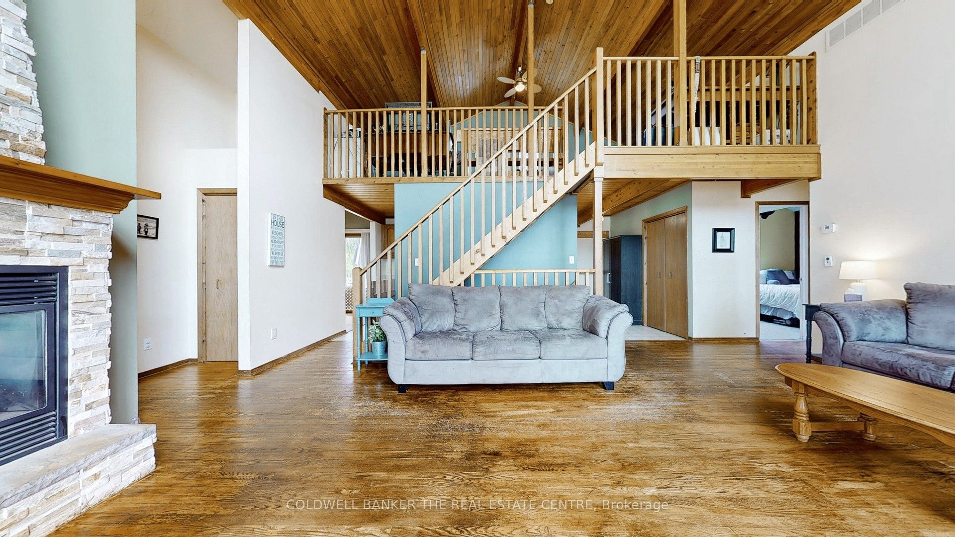 33 Lake Drive E