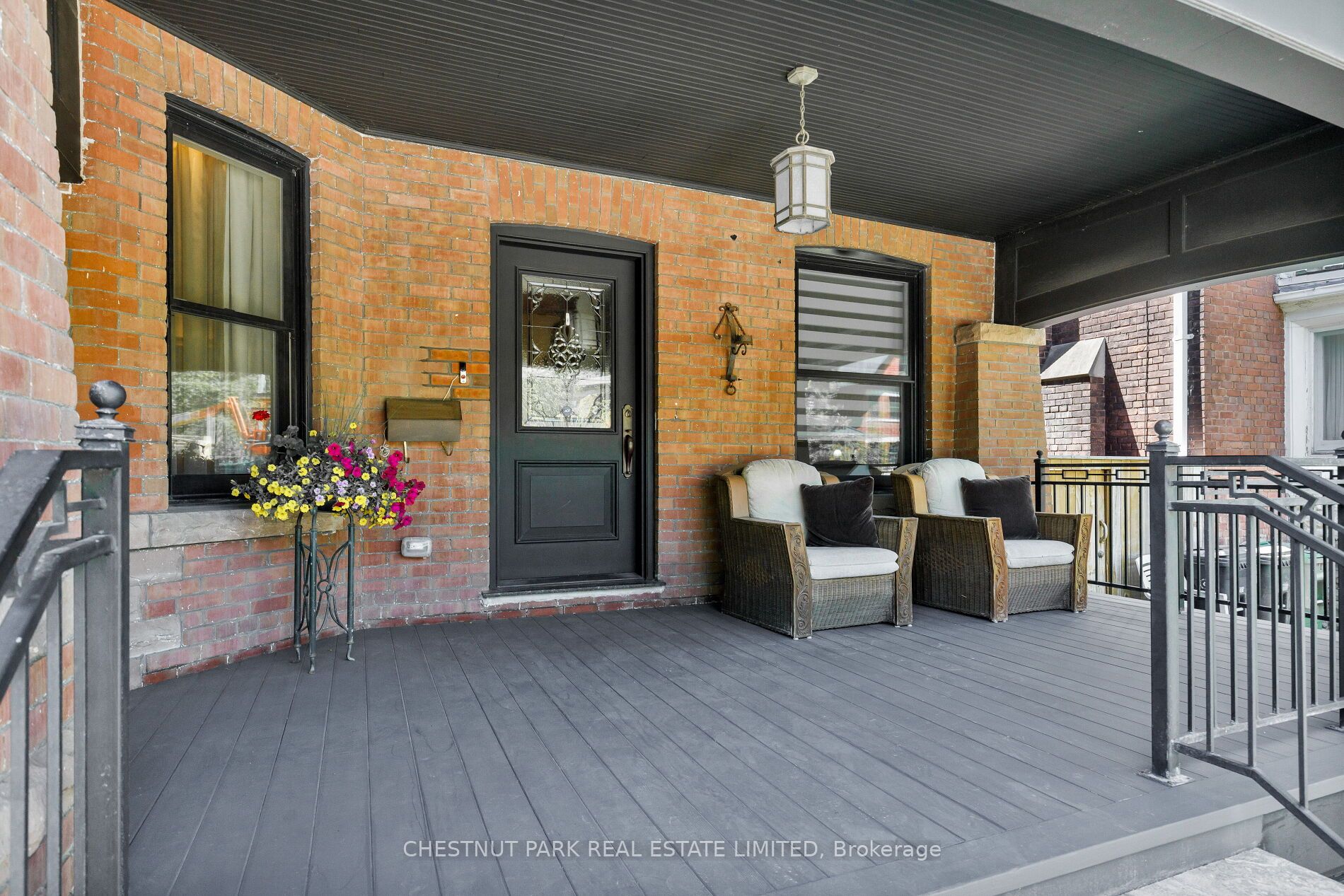 386 Palmerston Boulevard