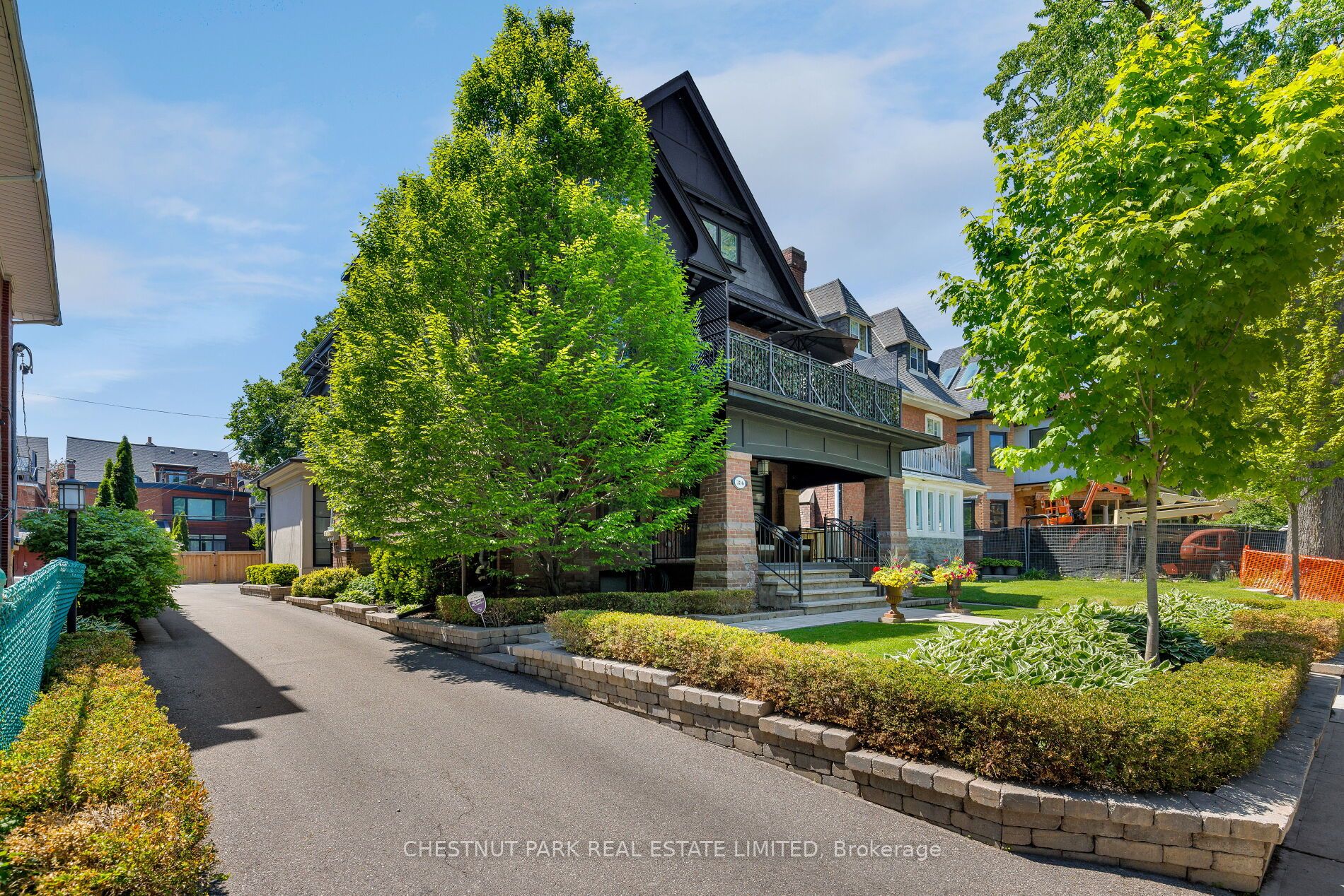 386 Palmerston Boulevard