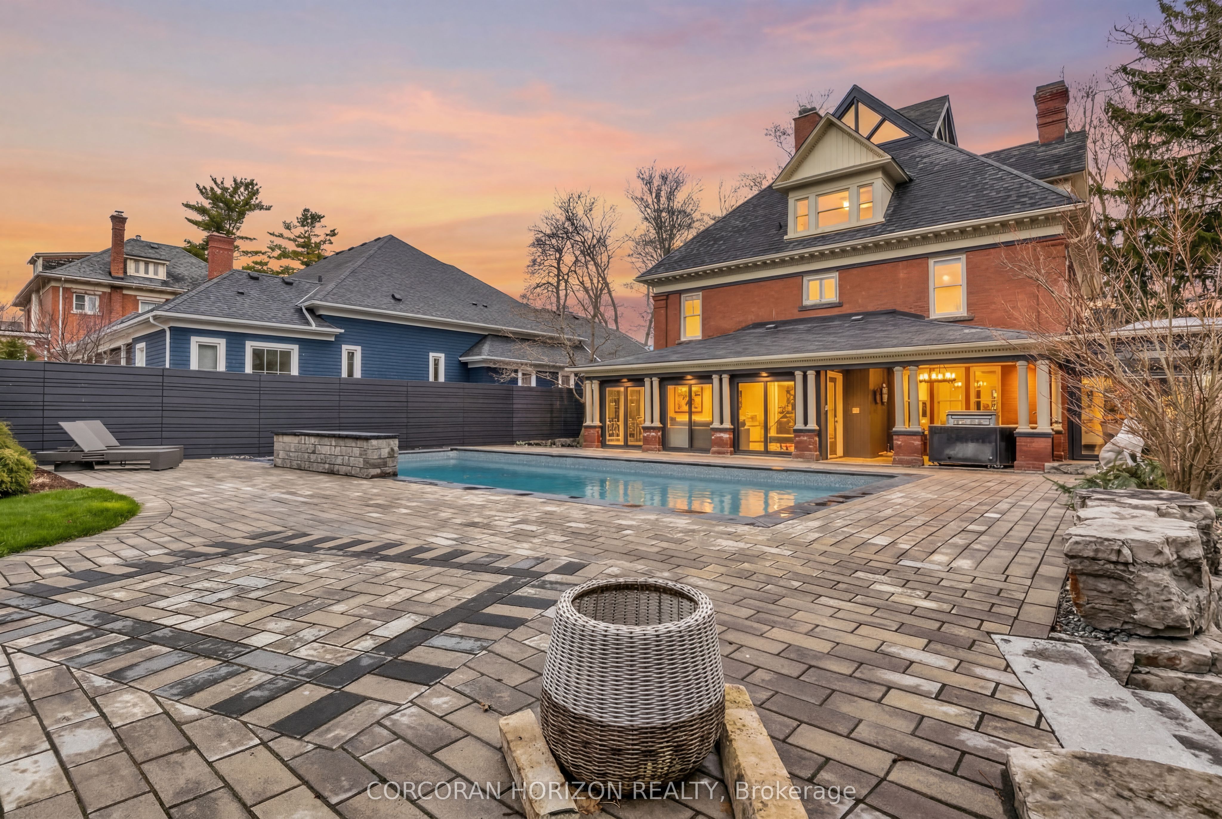 18 Brant Road N