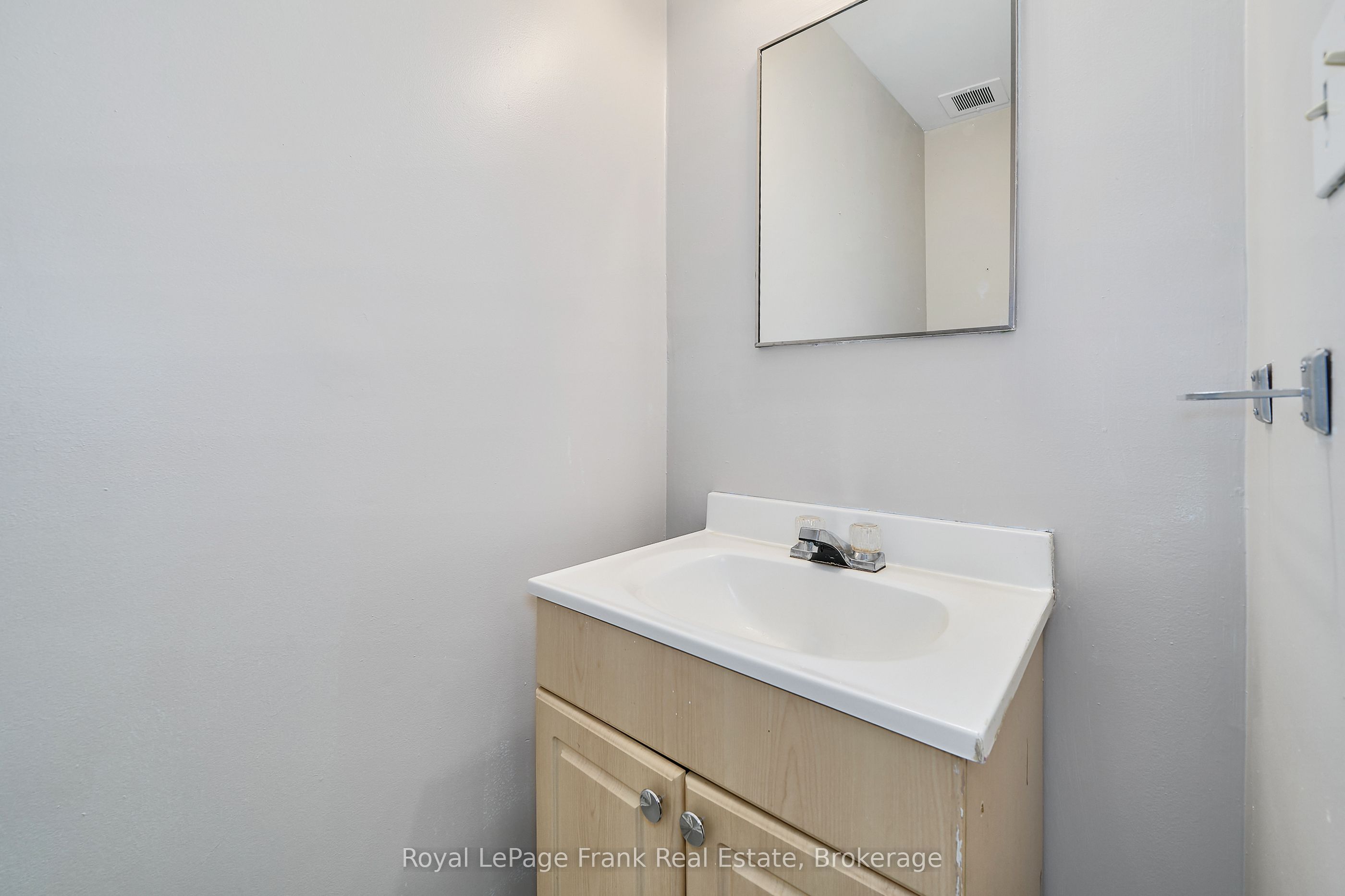 321 Blackthorn Street 39