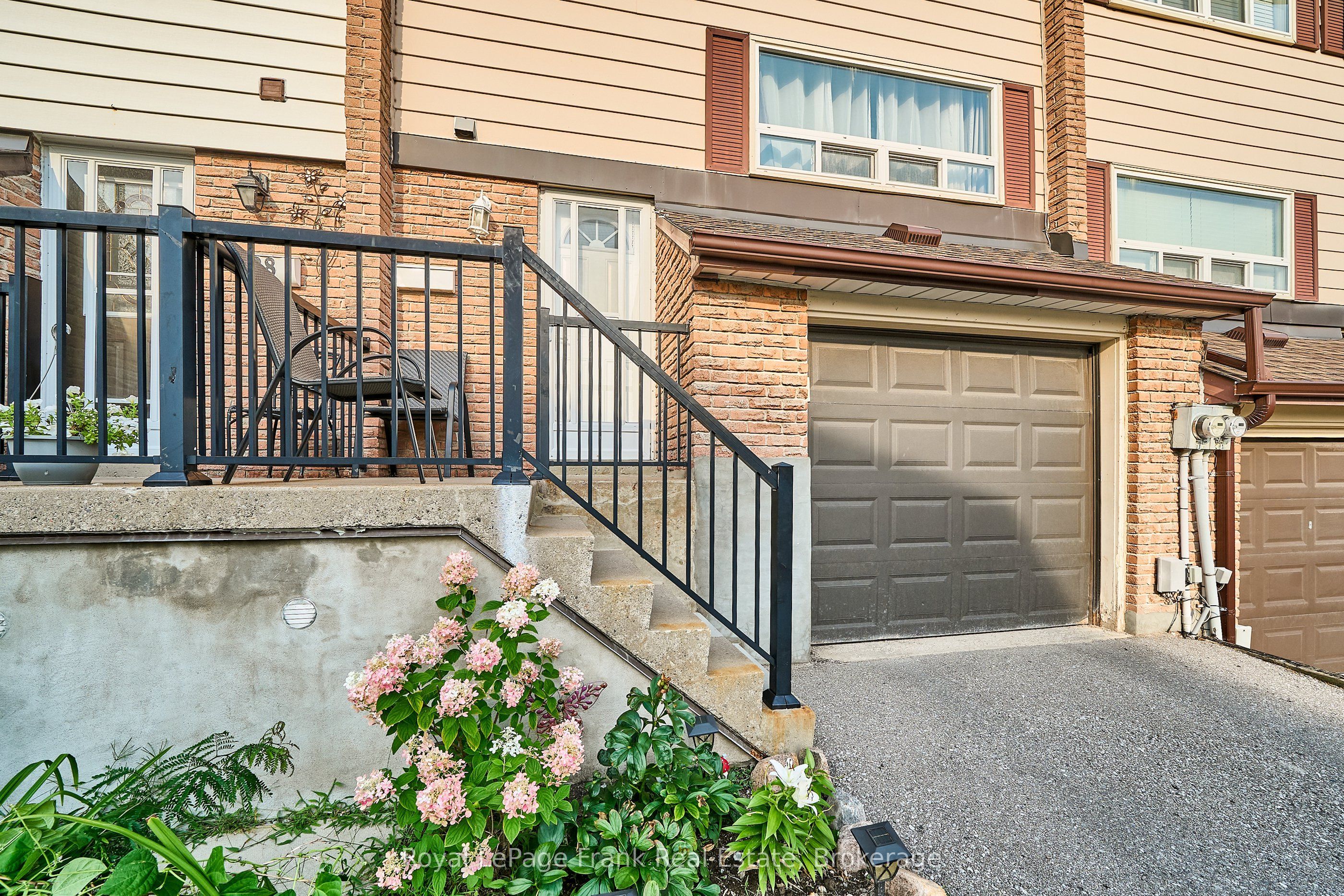 321 Blackthorn Street 39
