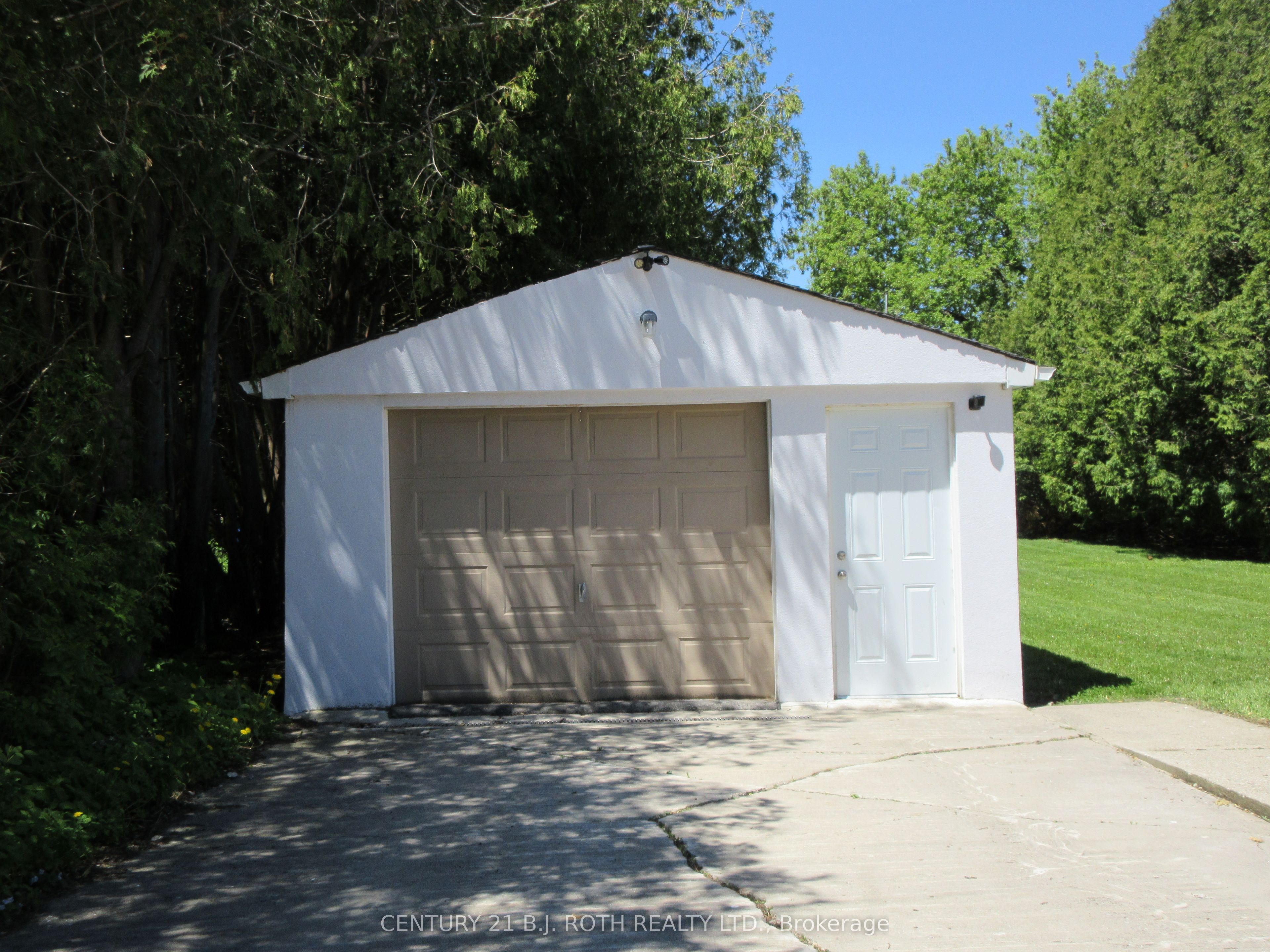 31 River Drive