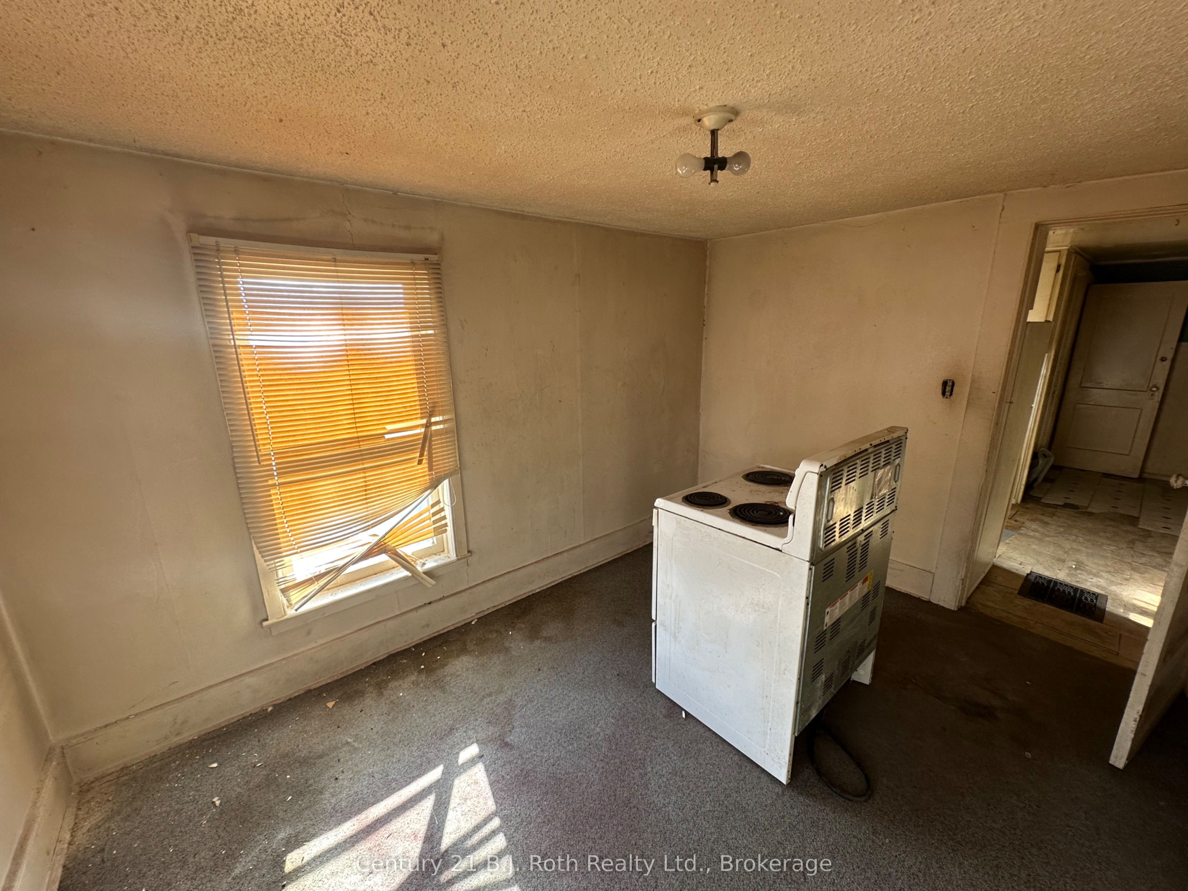 371 West Street N
