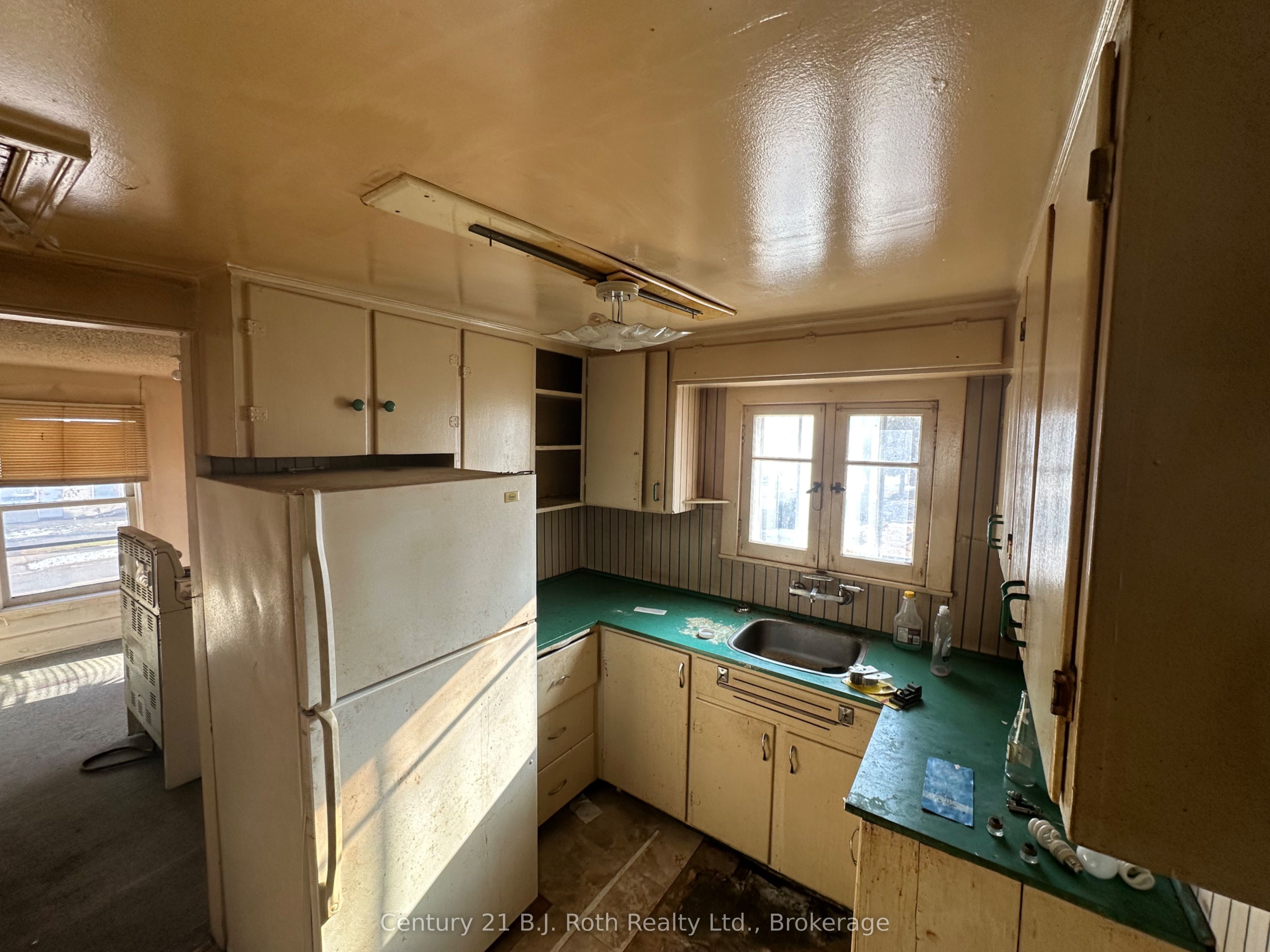 371 West Street N