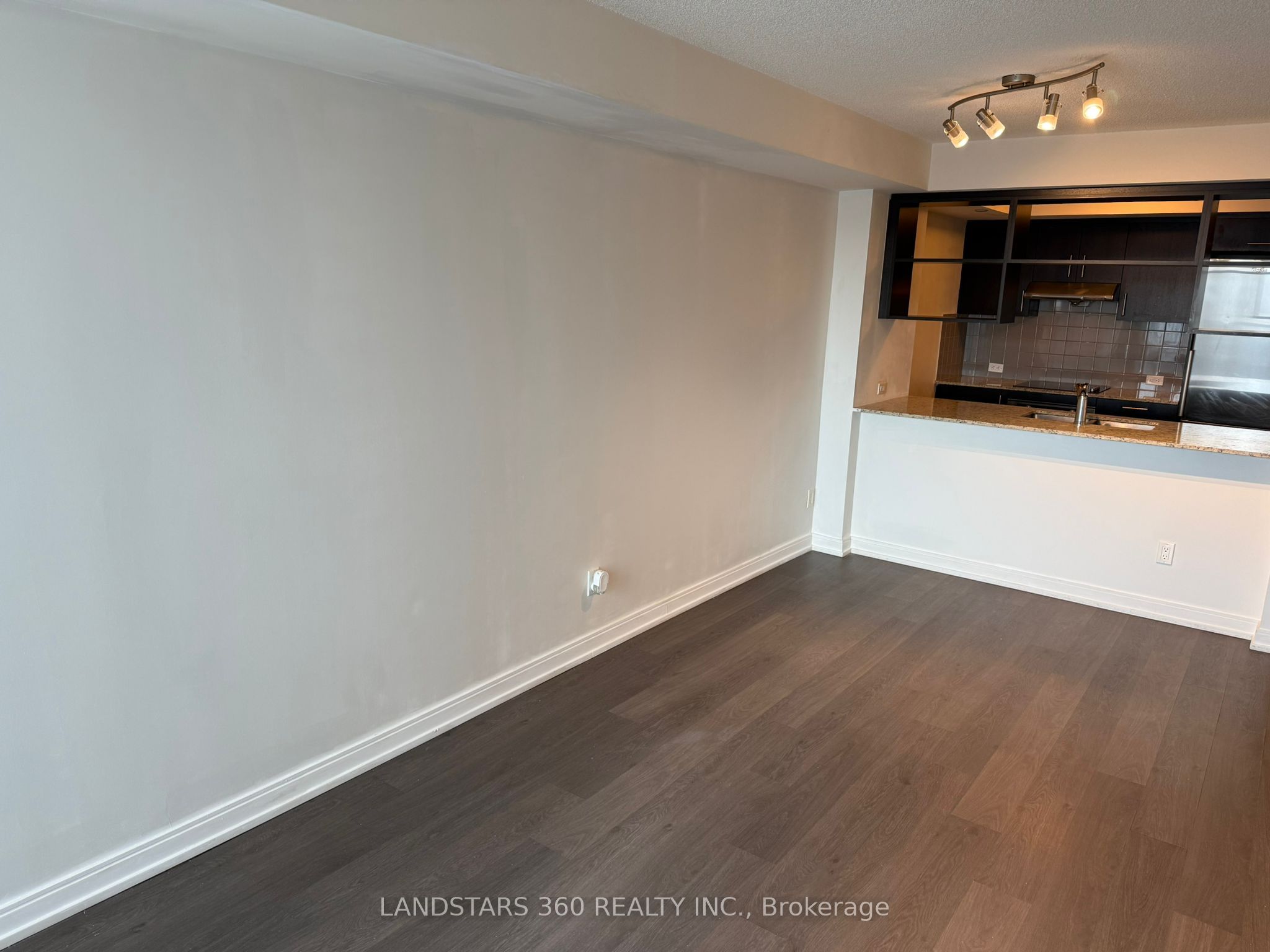 255 Village Green Square 2206