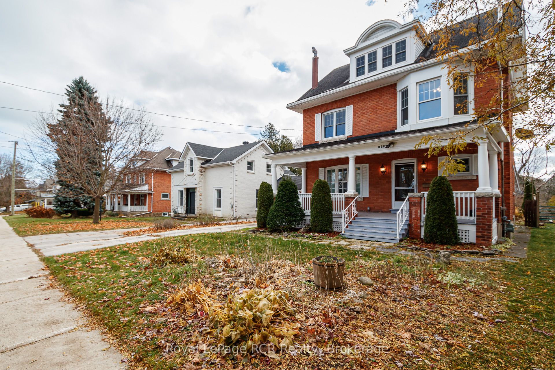 143 Trowbridge Street W