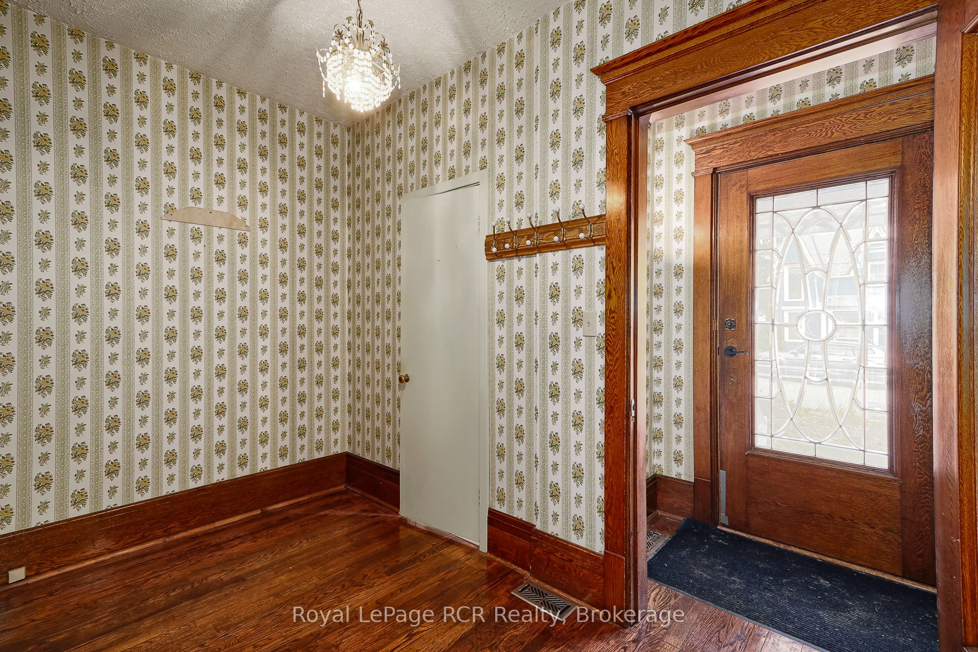 143 Trowbridge Street W