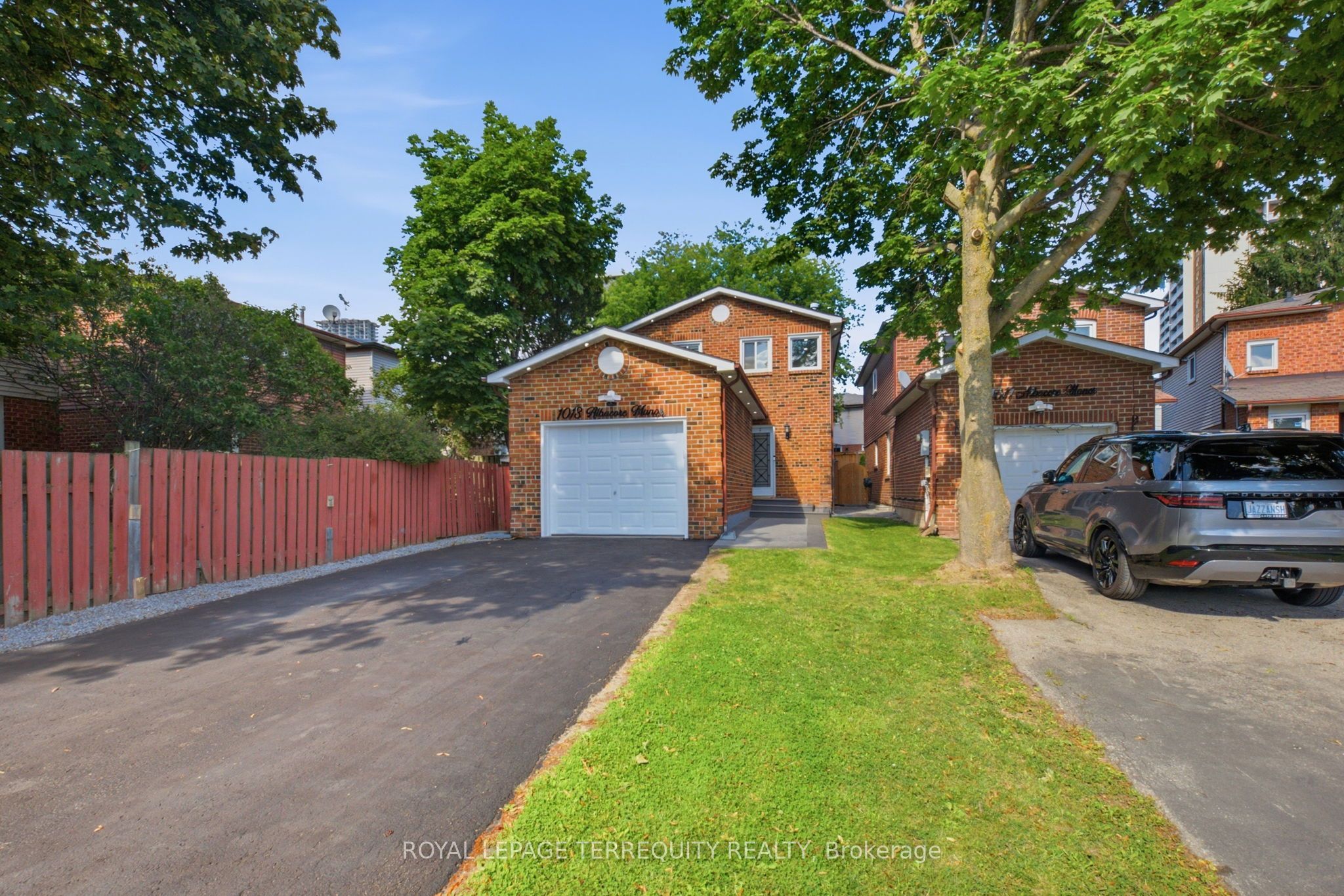 1013 Albacore Manor