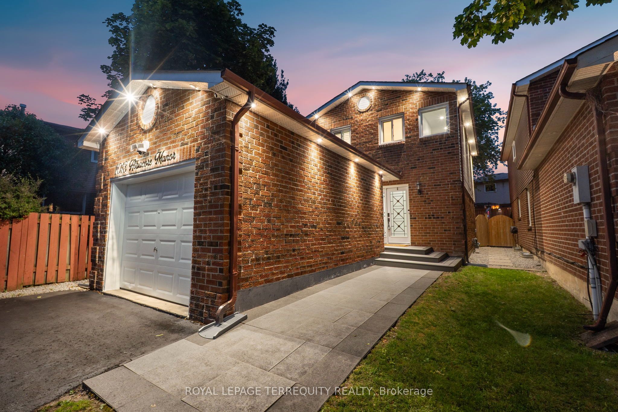 1013 Albacore Manor