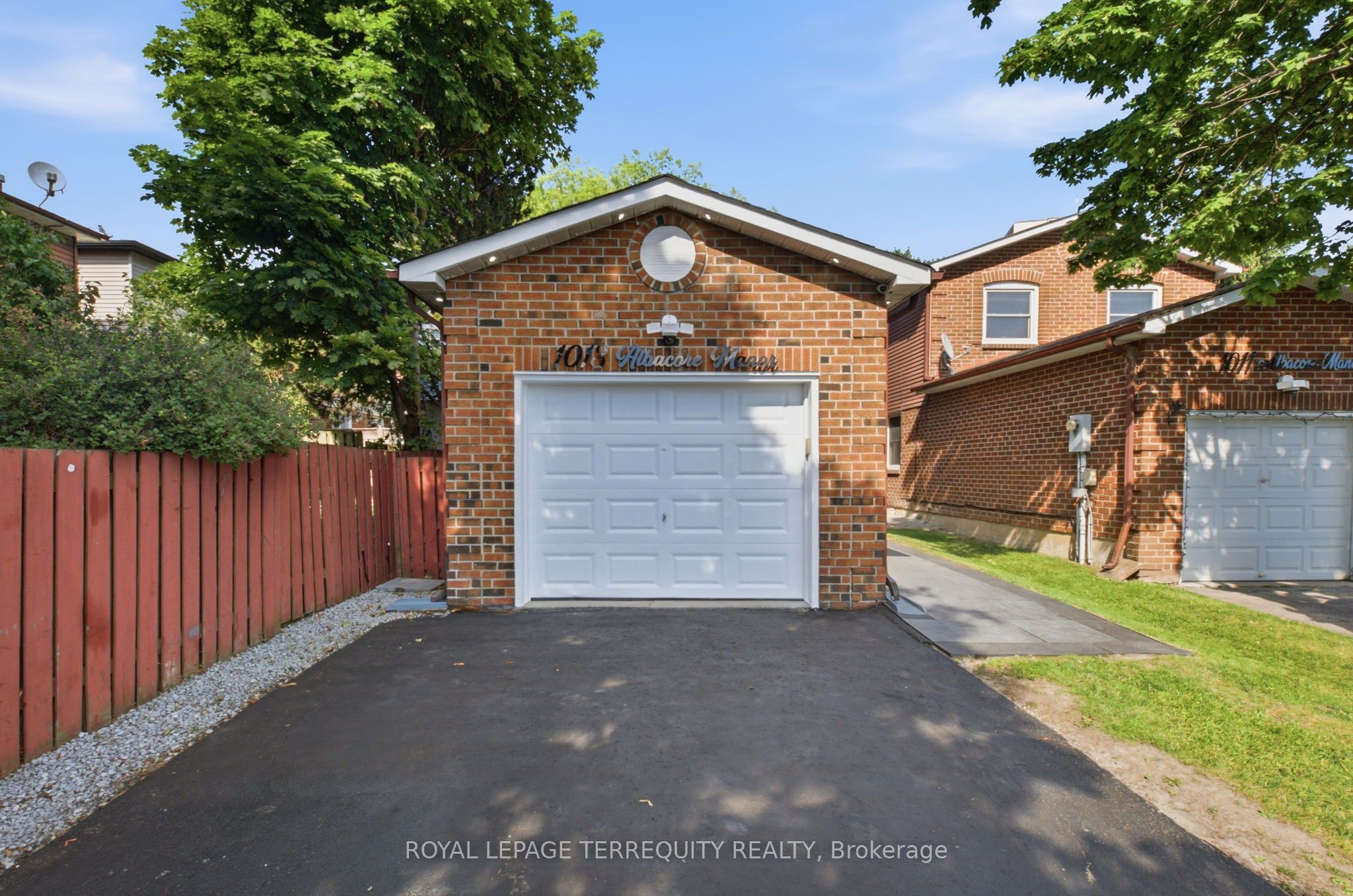 1013 Albacore Manor