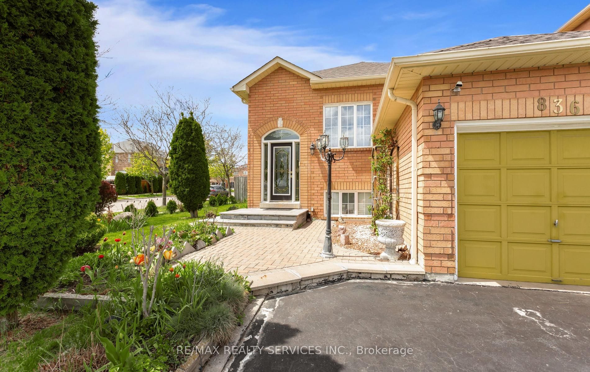 836 Avocado Crescent