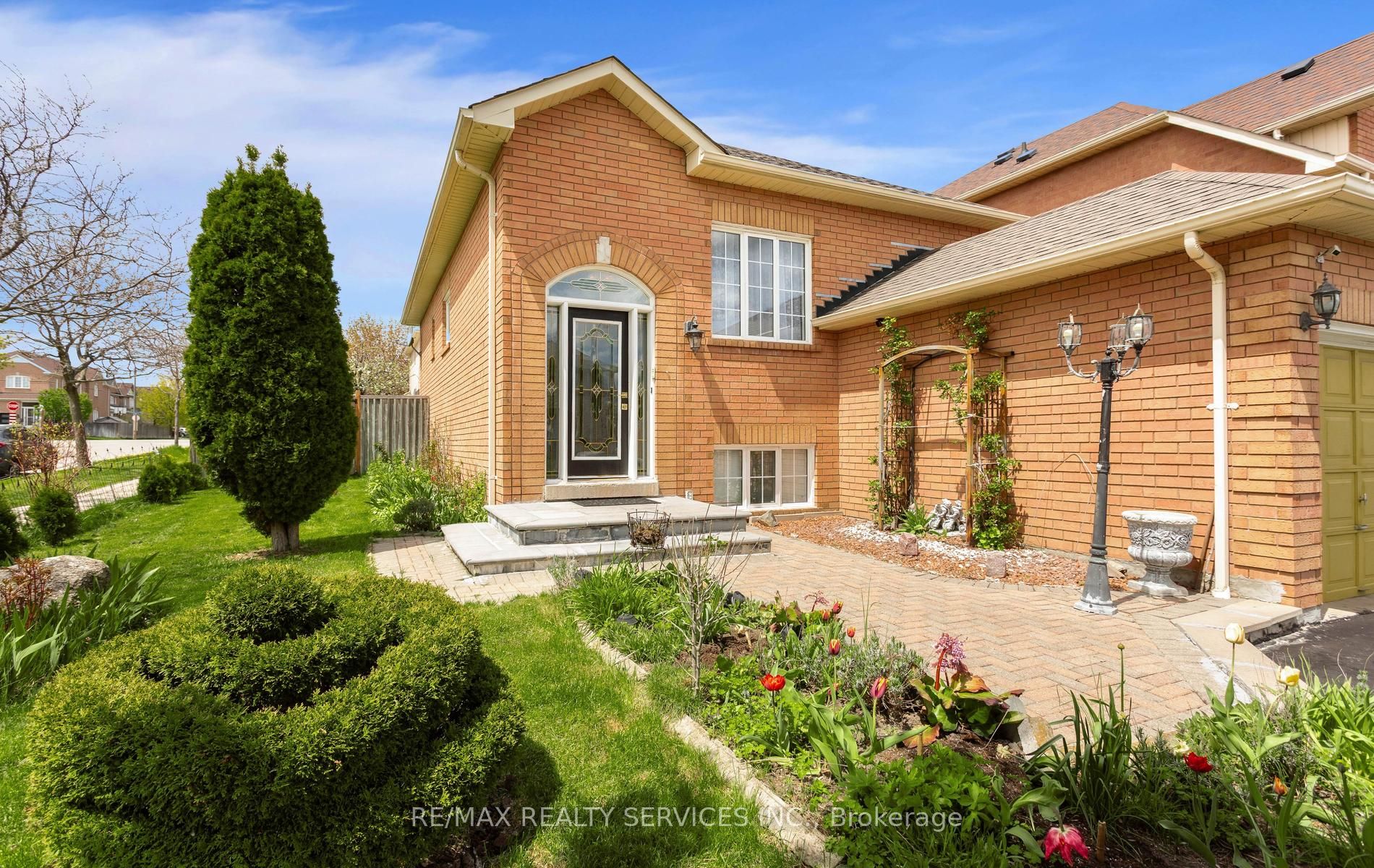 836 Avocado Crescent