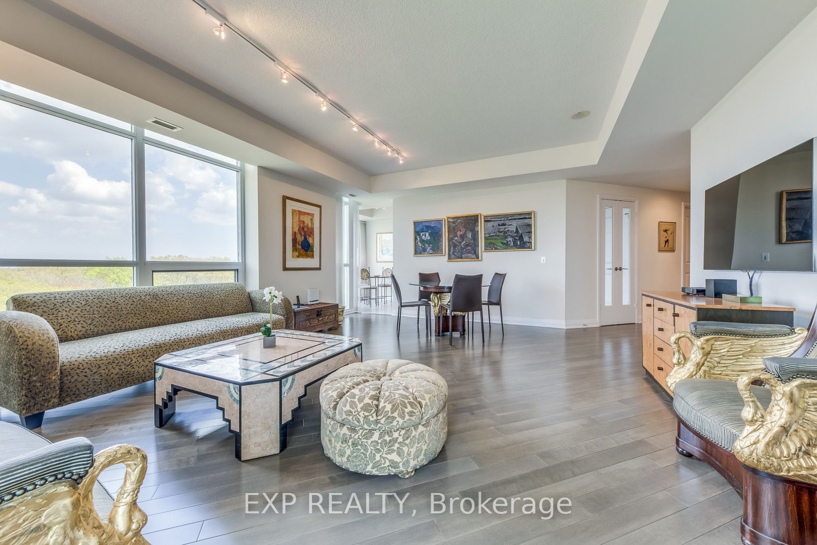1055 Southdown Road 905
