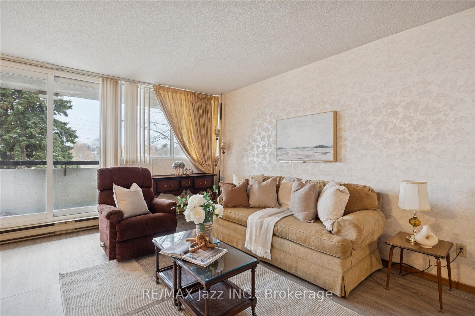 120 Elgin Street W 102