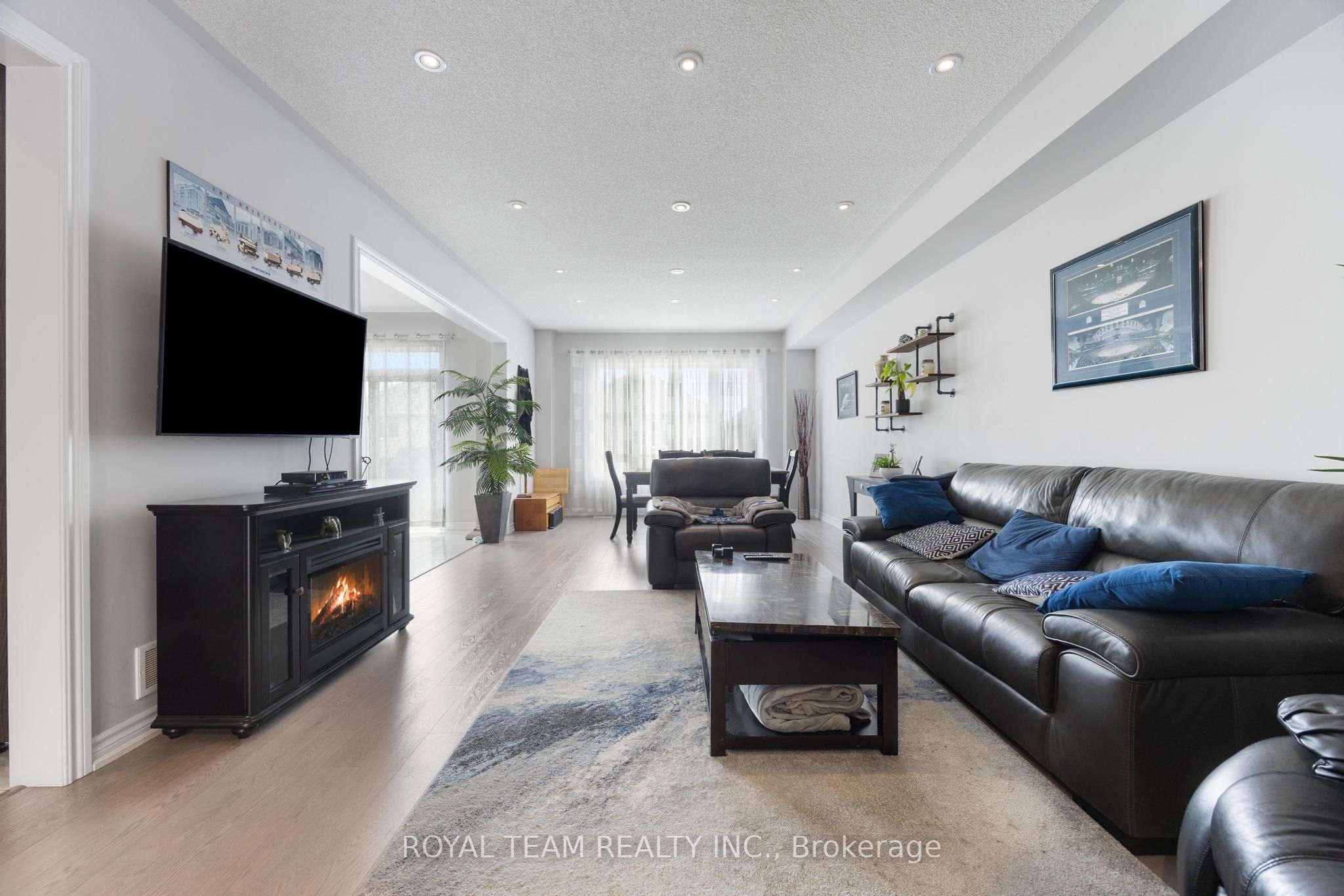 218 Richardson Crescent