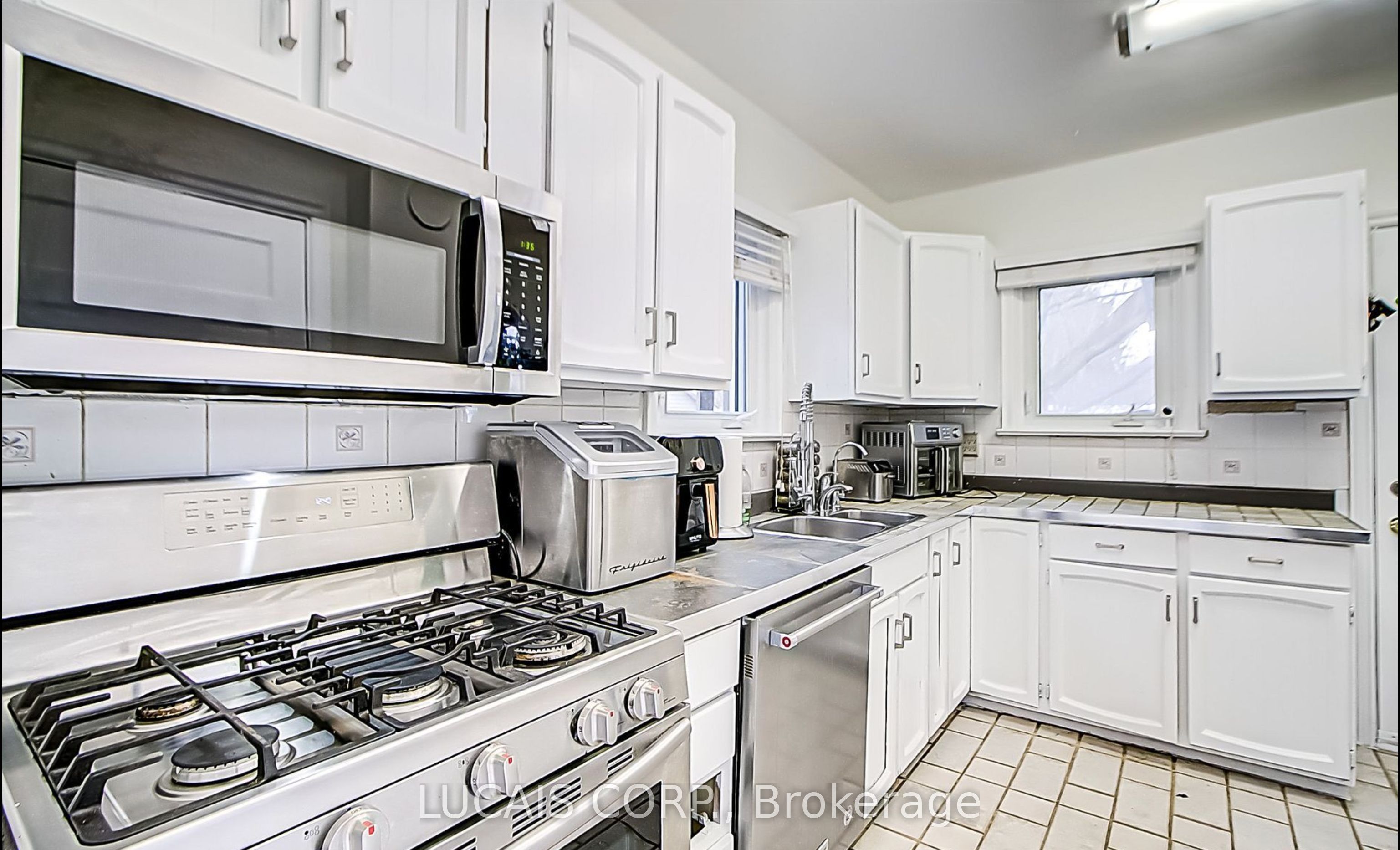 1331 St. James Avenue